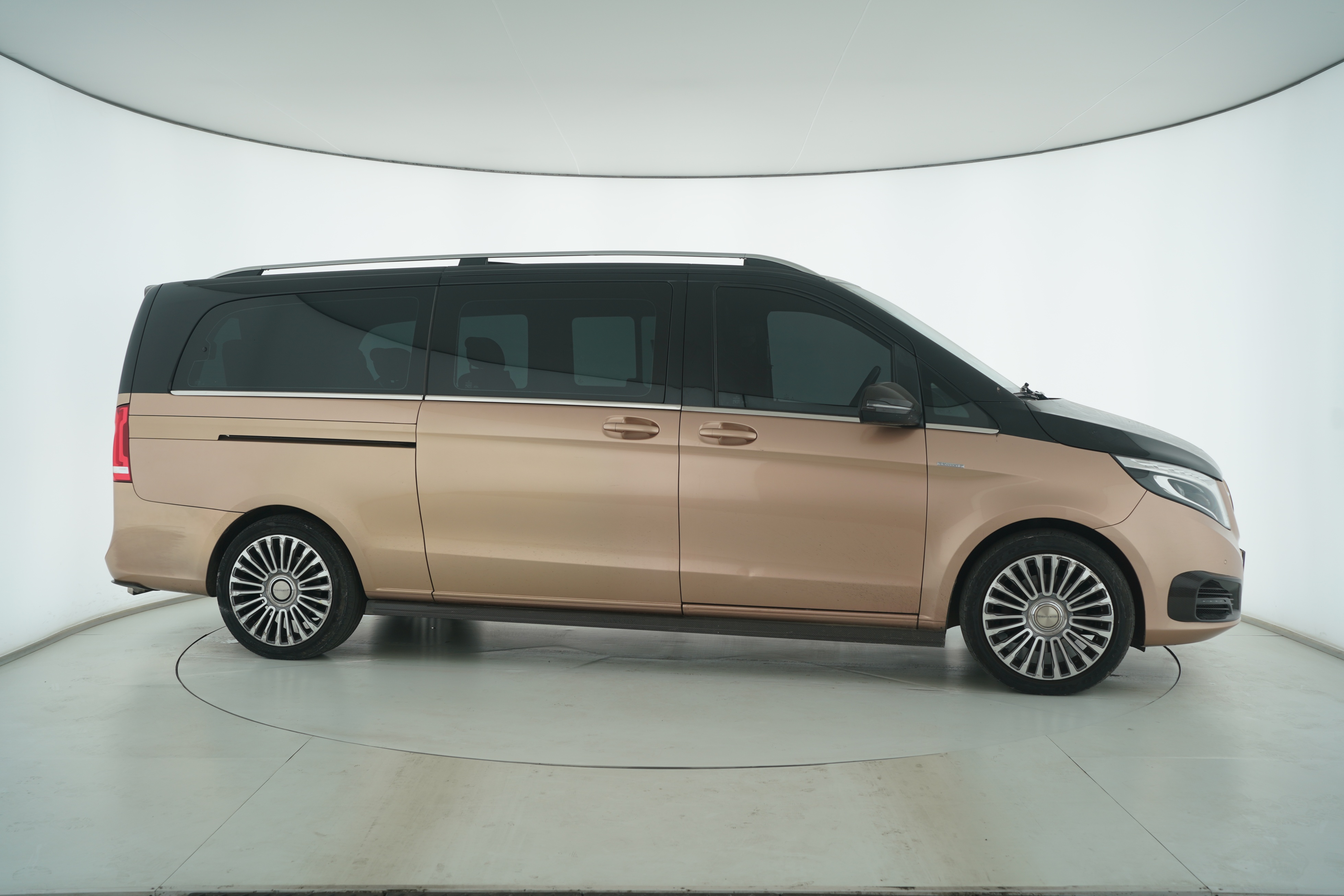 Mercedes Benz V-Class 2018 — фото 8