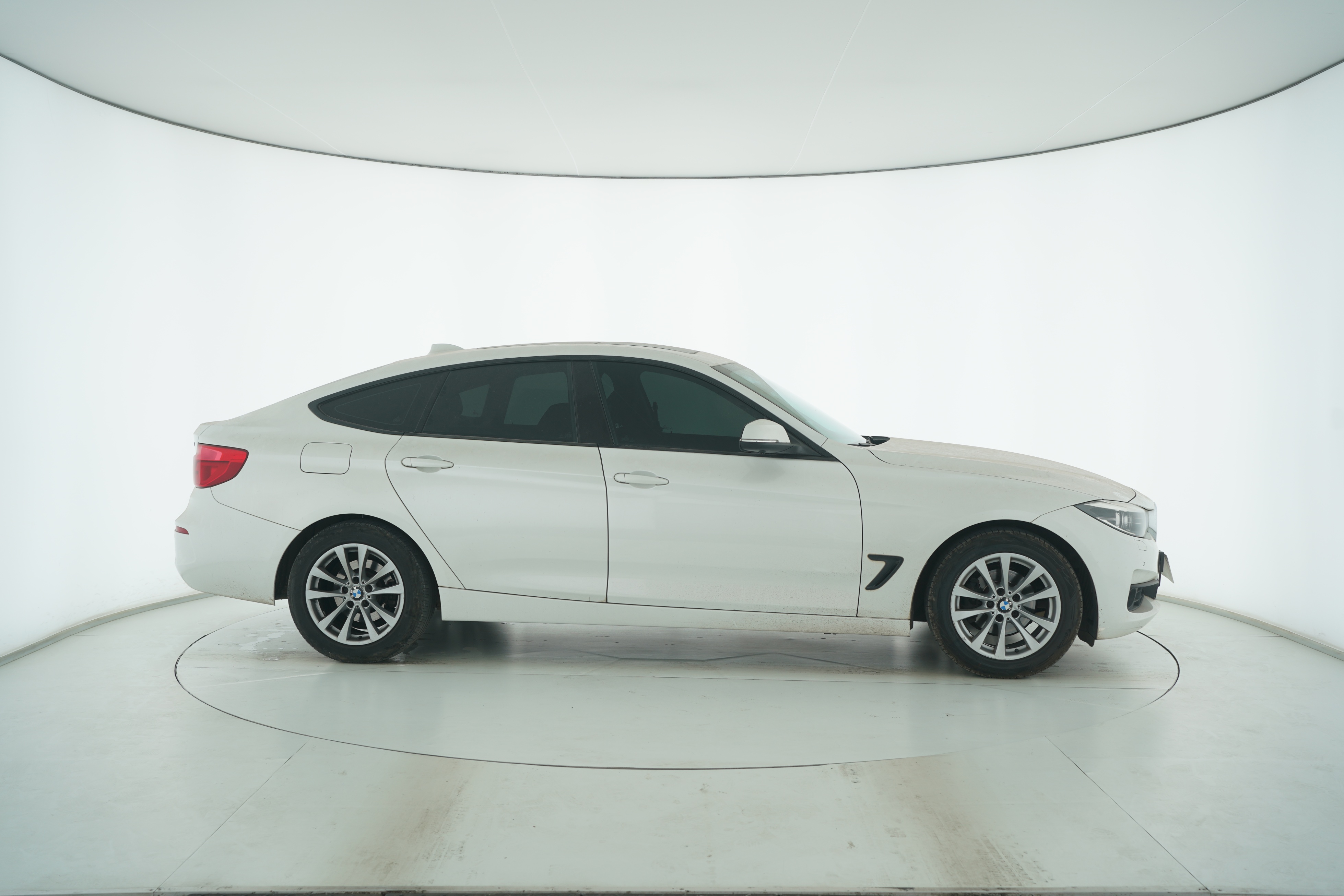 BMW 3 Series GT 2017 — фото 8