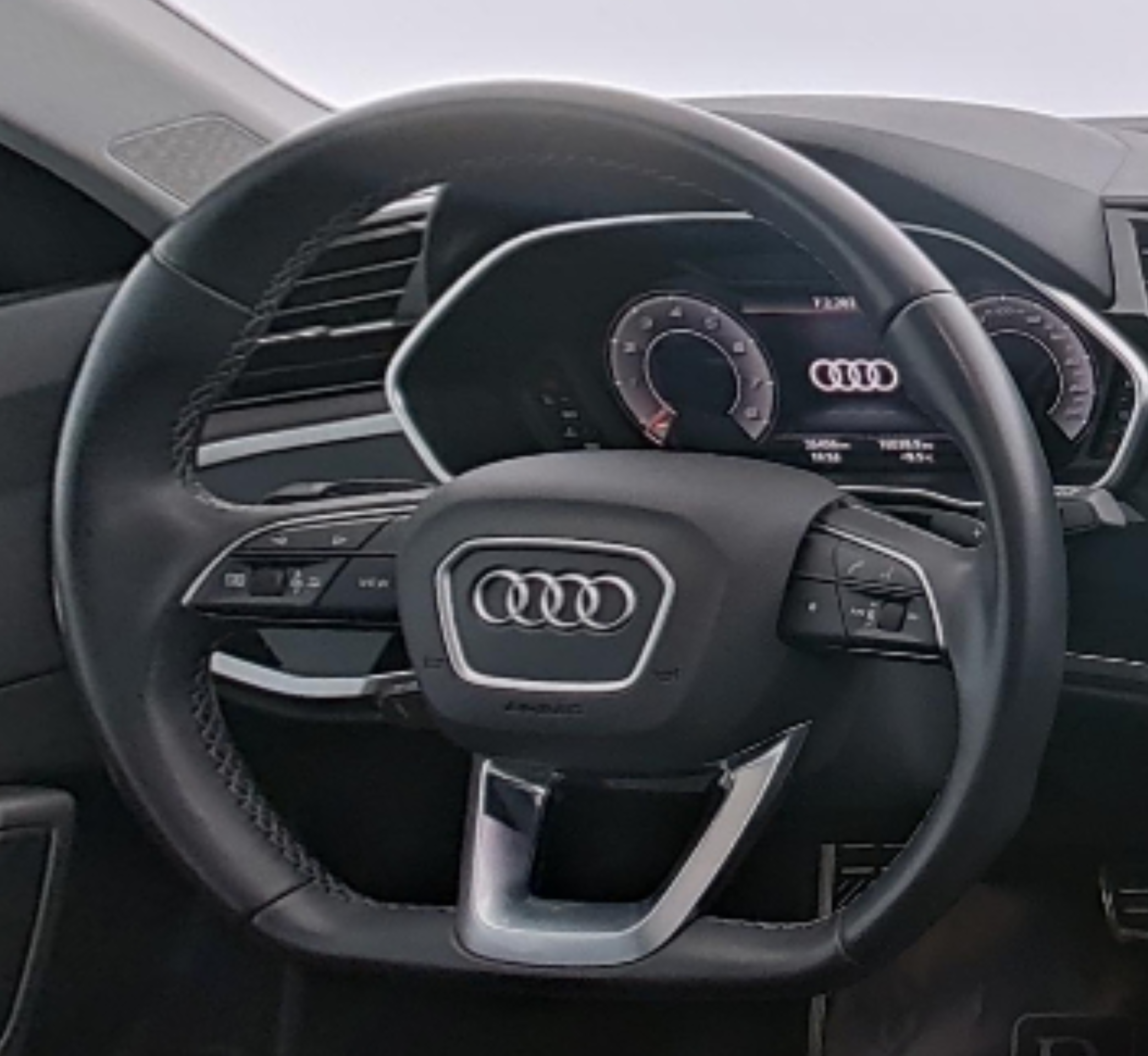 Audi Q3 2021 — фото 10