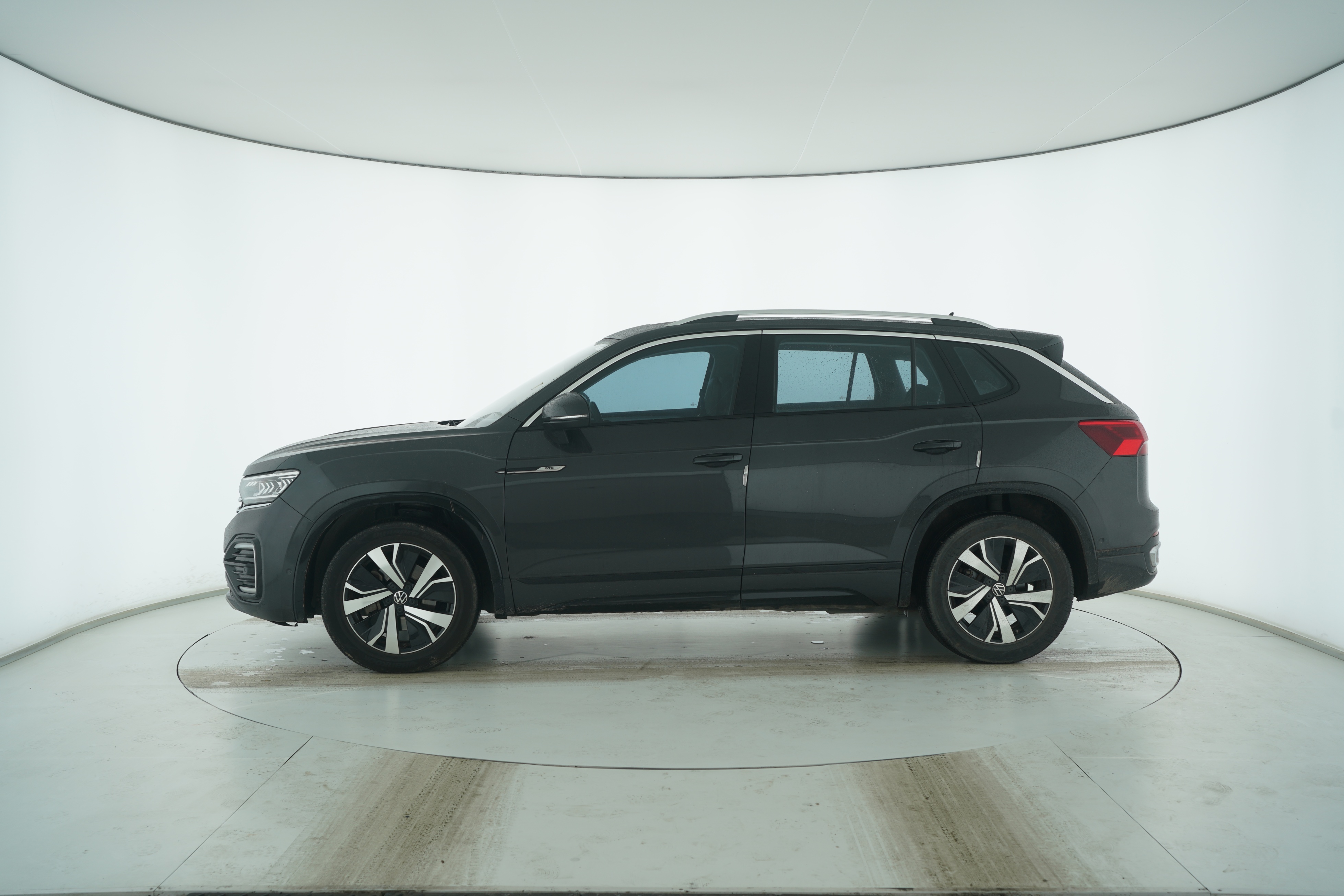Volkswagen Tiguan GTE Plug-in Hybrid 2020 — фото 7