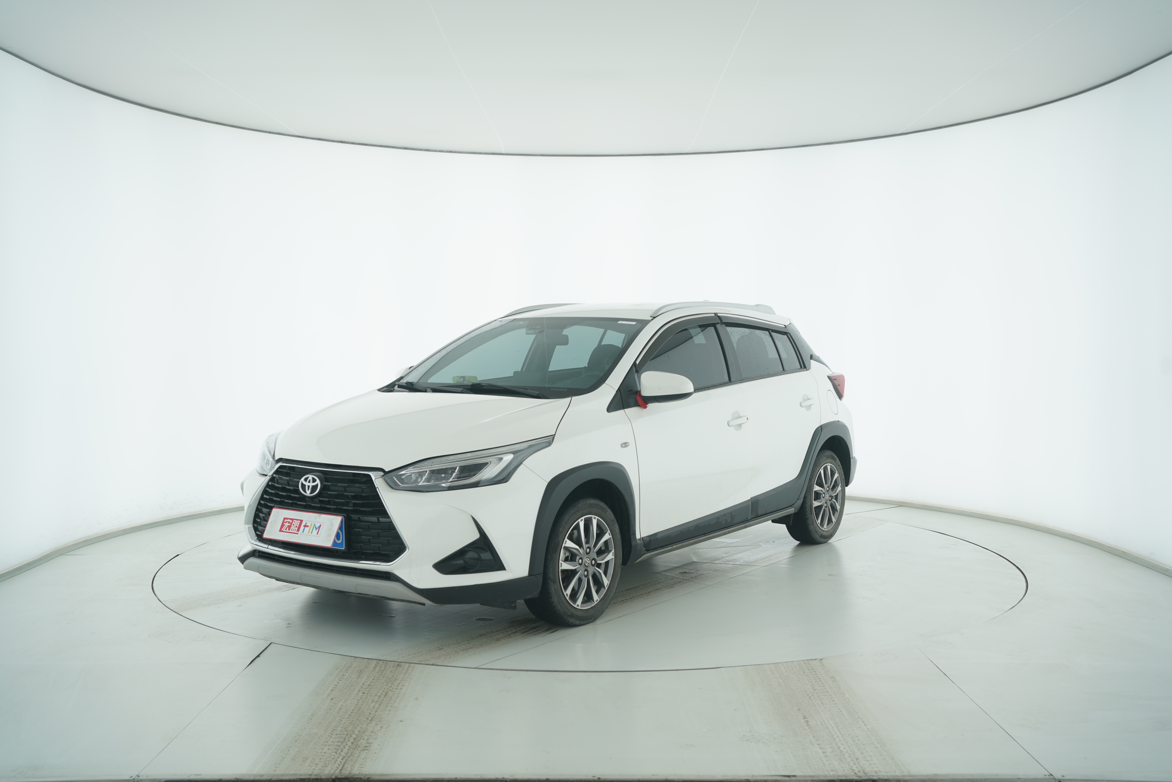 Toyota YARiS L 2020 — фото 1
