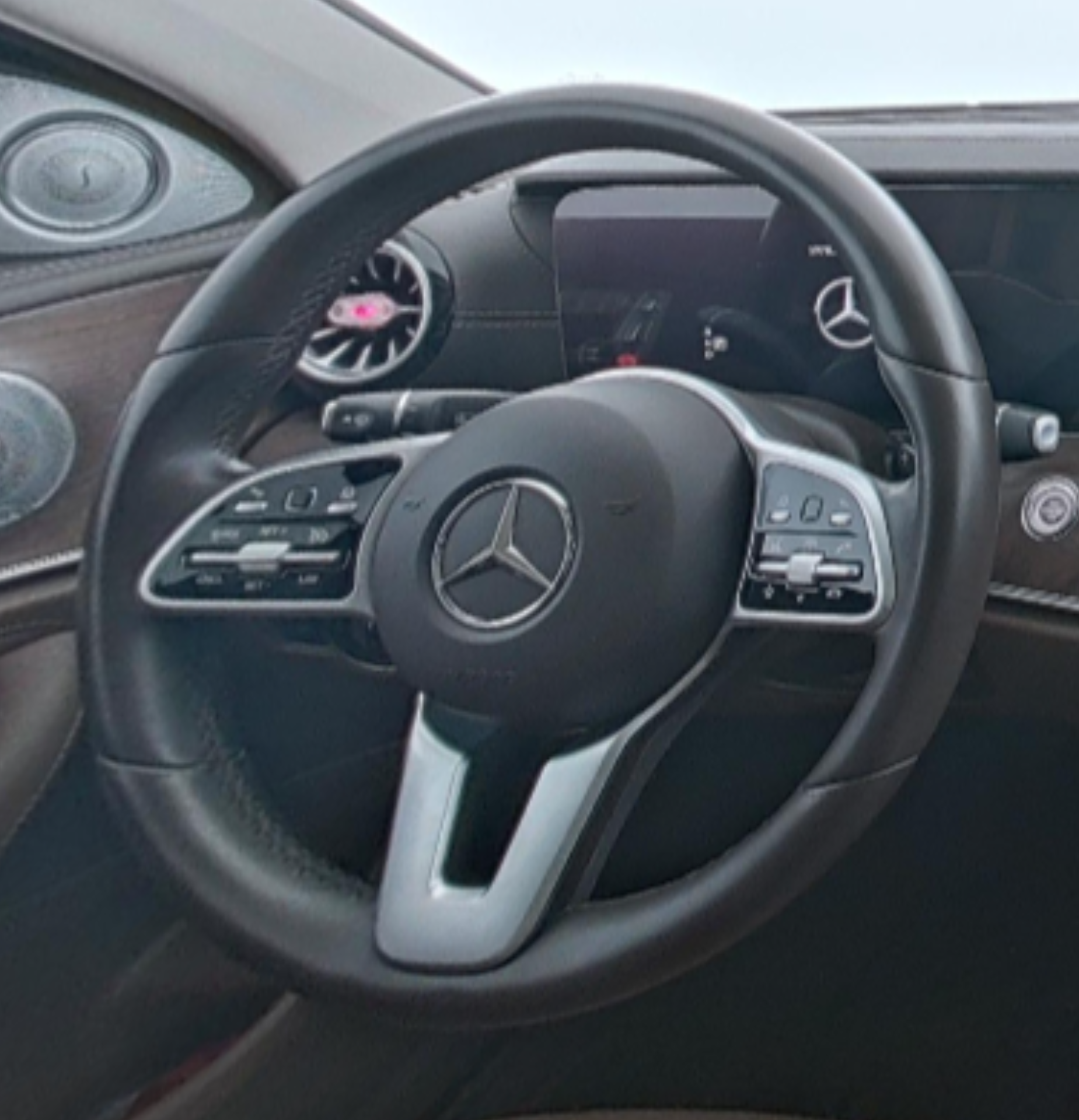 Mercedes Benz E-Class 2020 — фото 10