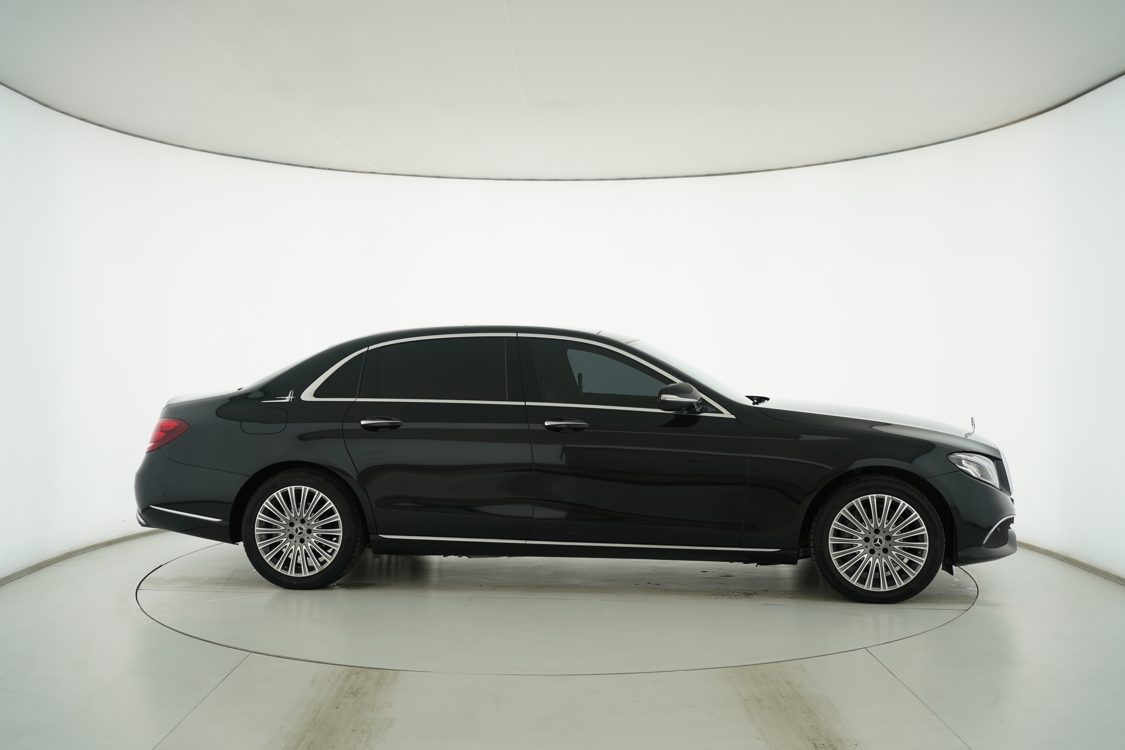 Mercedes Benz E-Class 2020 — фото 8