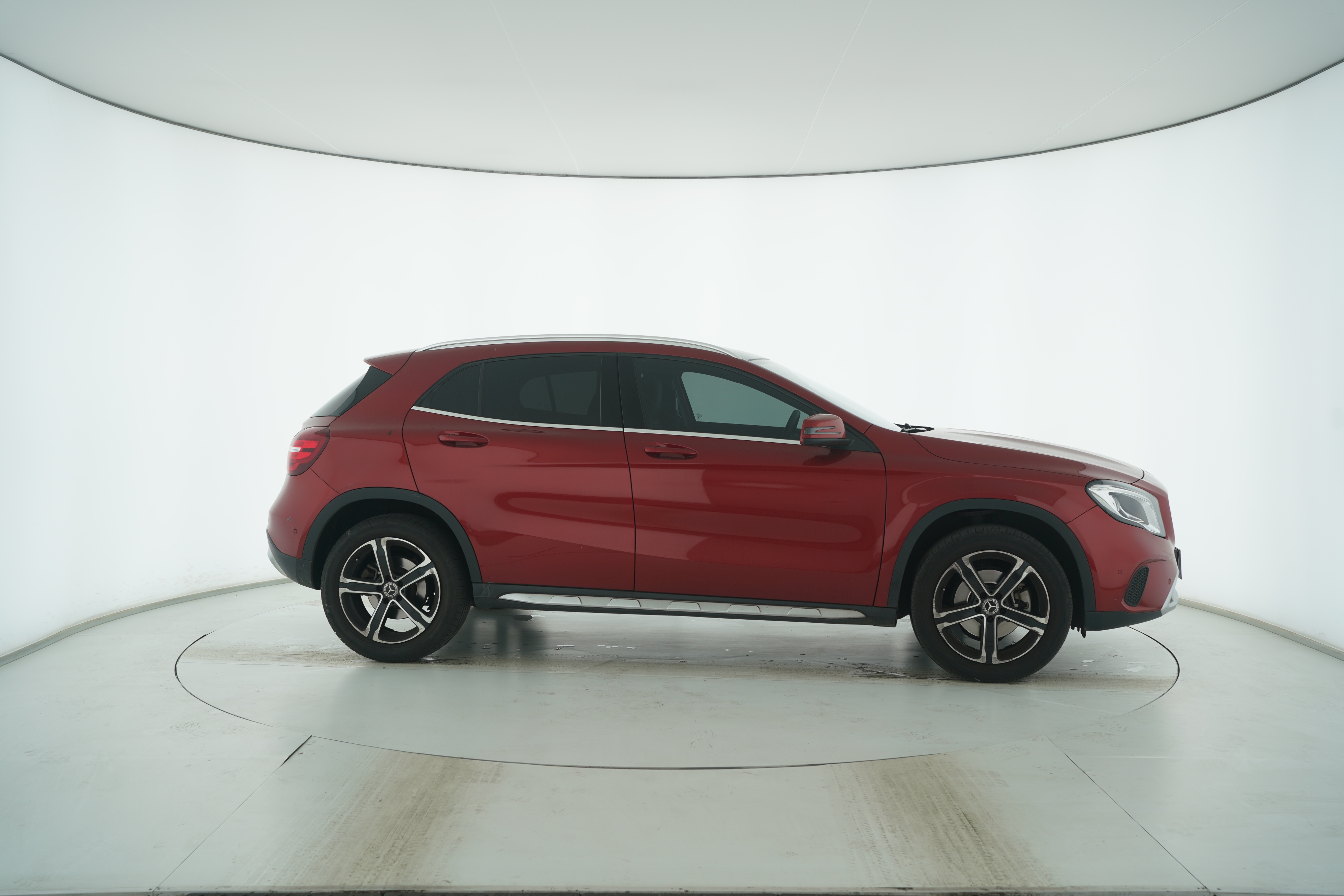 Mercedes Benz GLA 2018 — фото 8