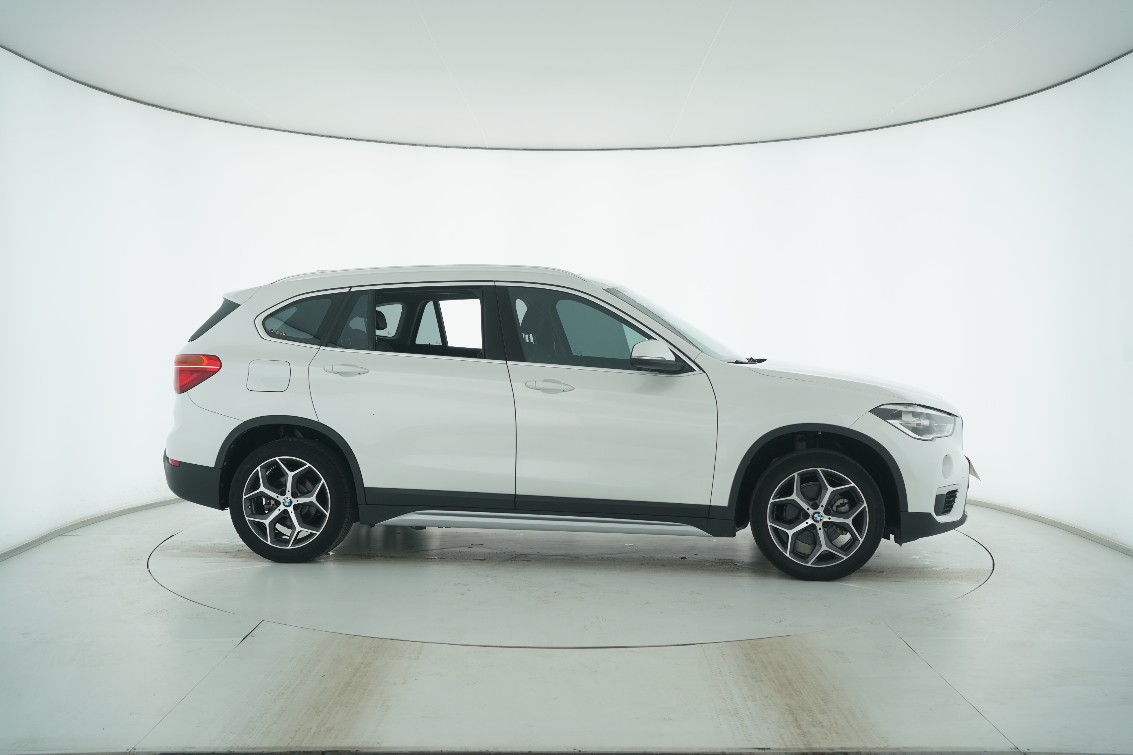 BMW X1 2018 — фото 8