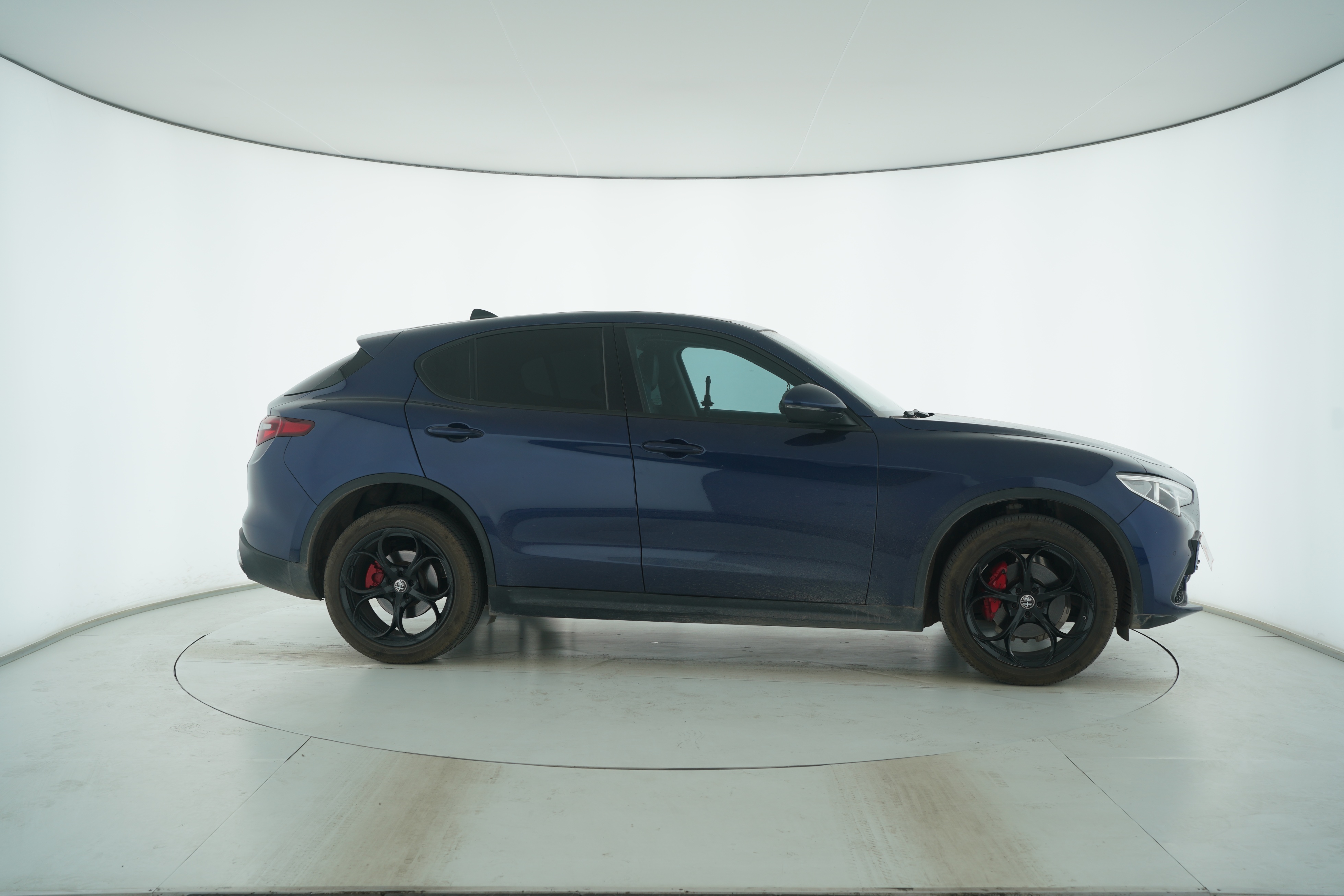 Alfa Romeo Stelvio Stanvio 2023 — фото 8