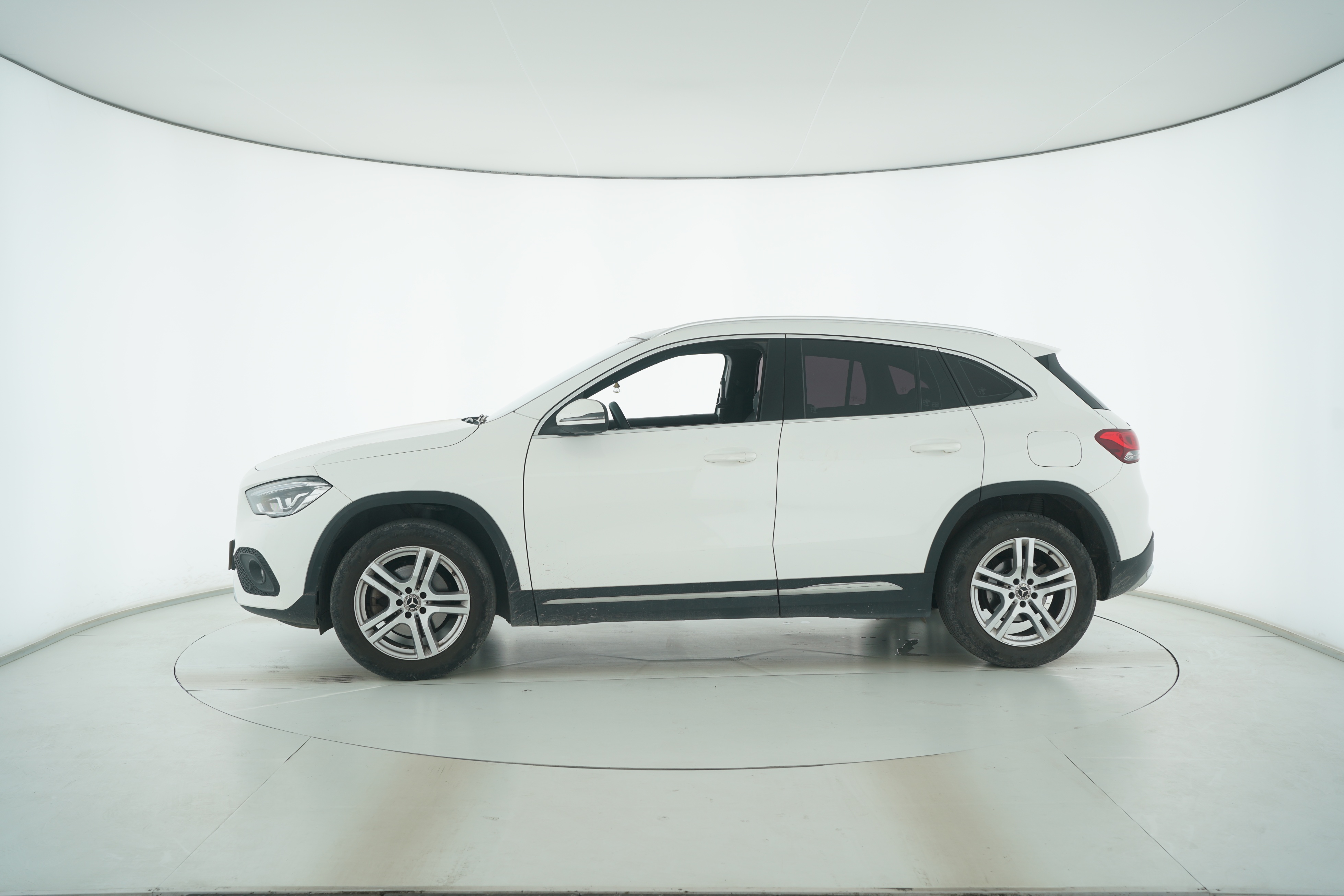 Mercedes Benz GLA 2023 — фото 7