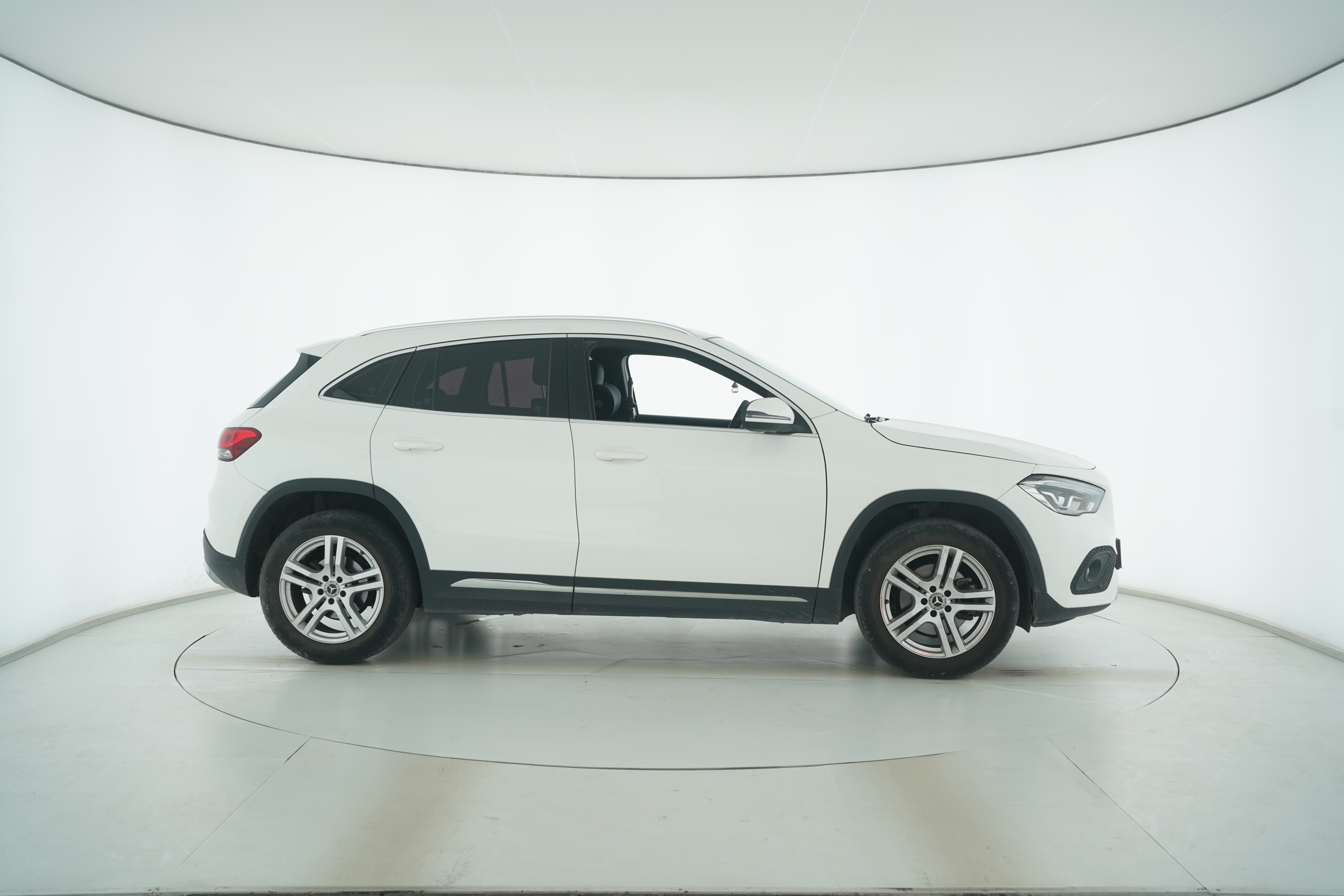 Mercedes Benz GLA 2023 — фото 8