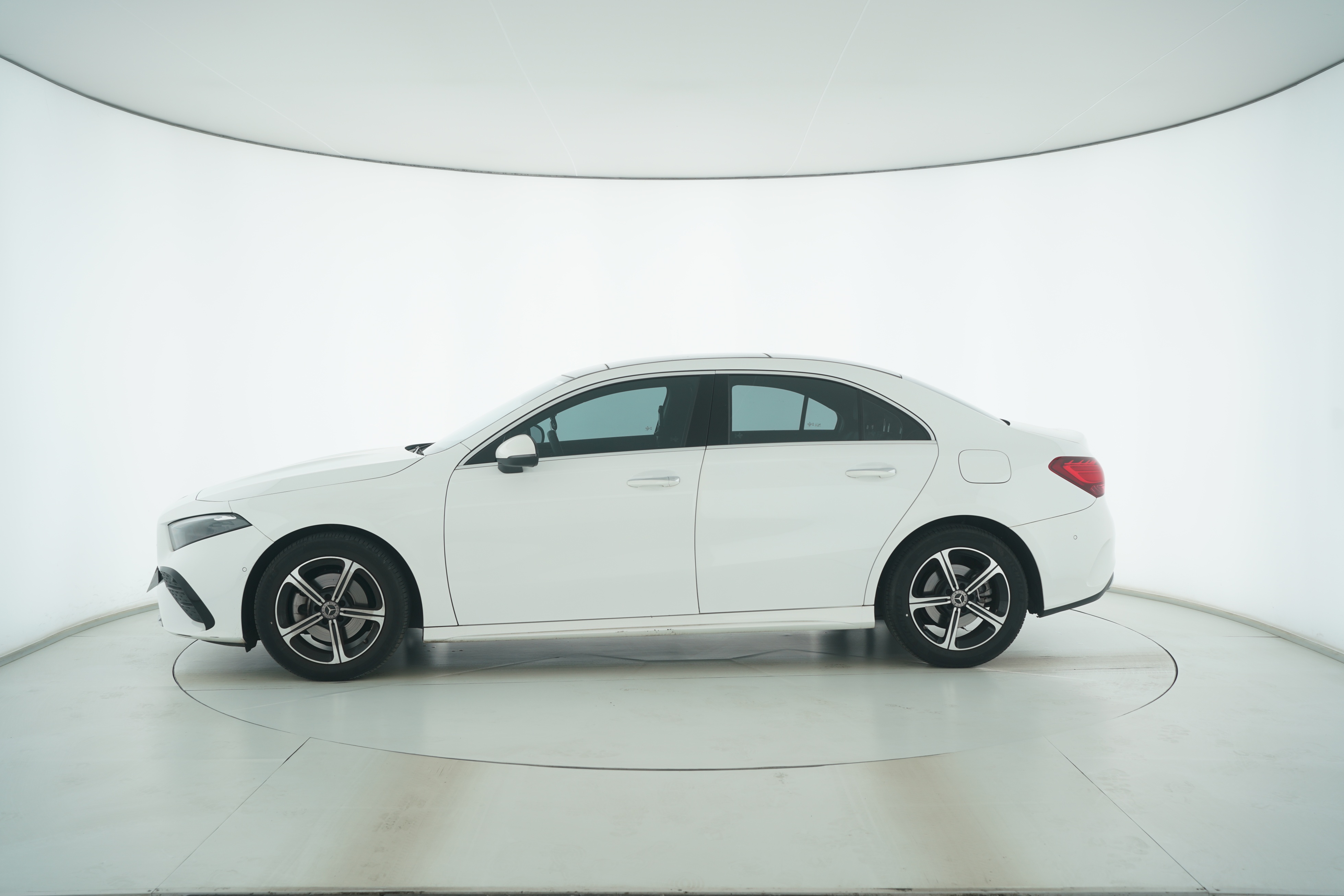 Mercedes Benz A-Class 2023 — фото 7