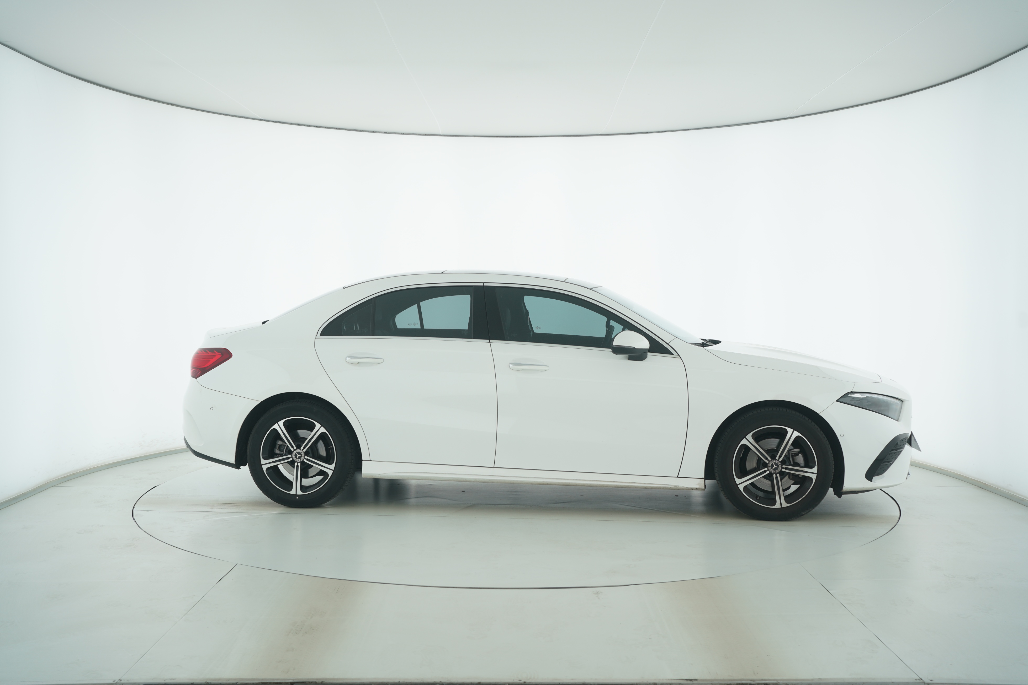 Mercedes Benz A-Class 2023 — фото 8