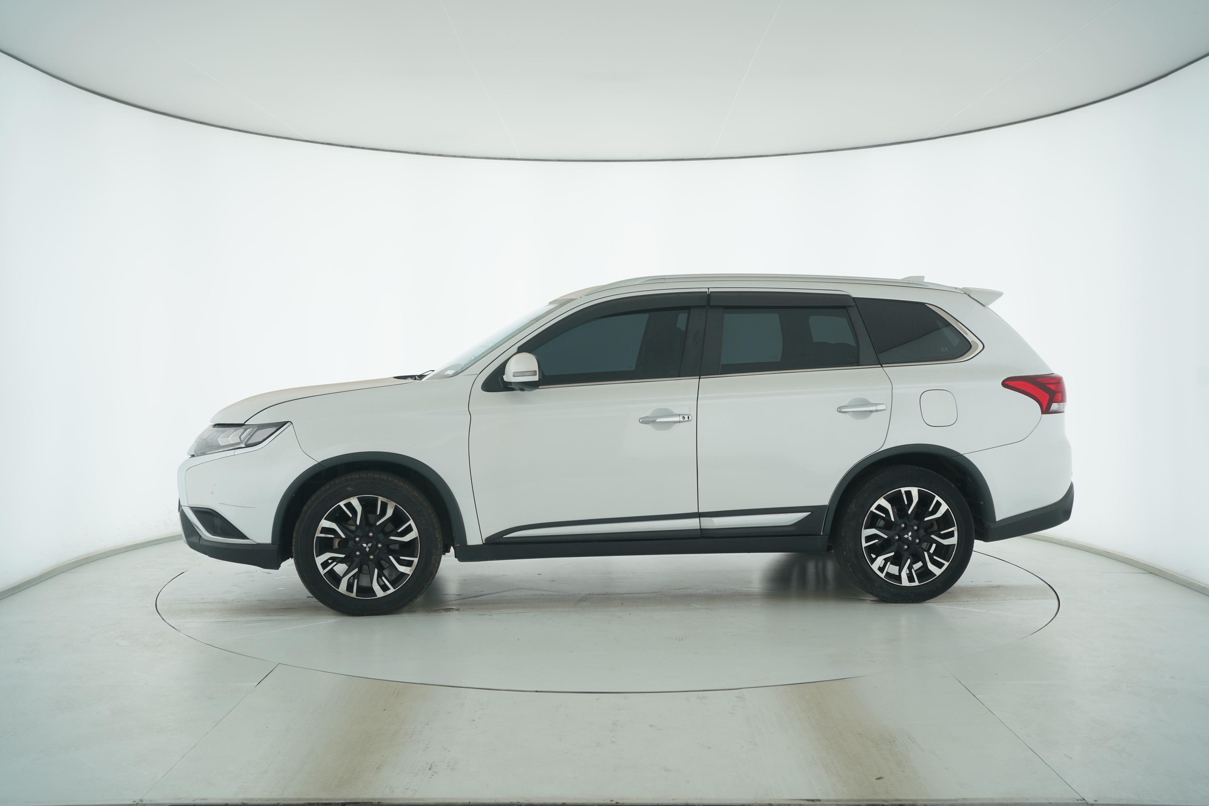 Mitsubishi Outlander 2019 — фото 7