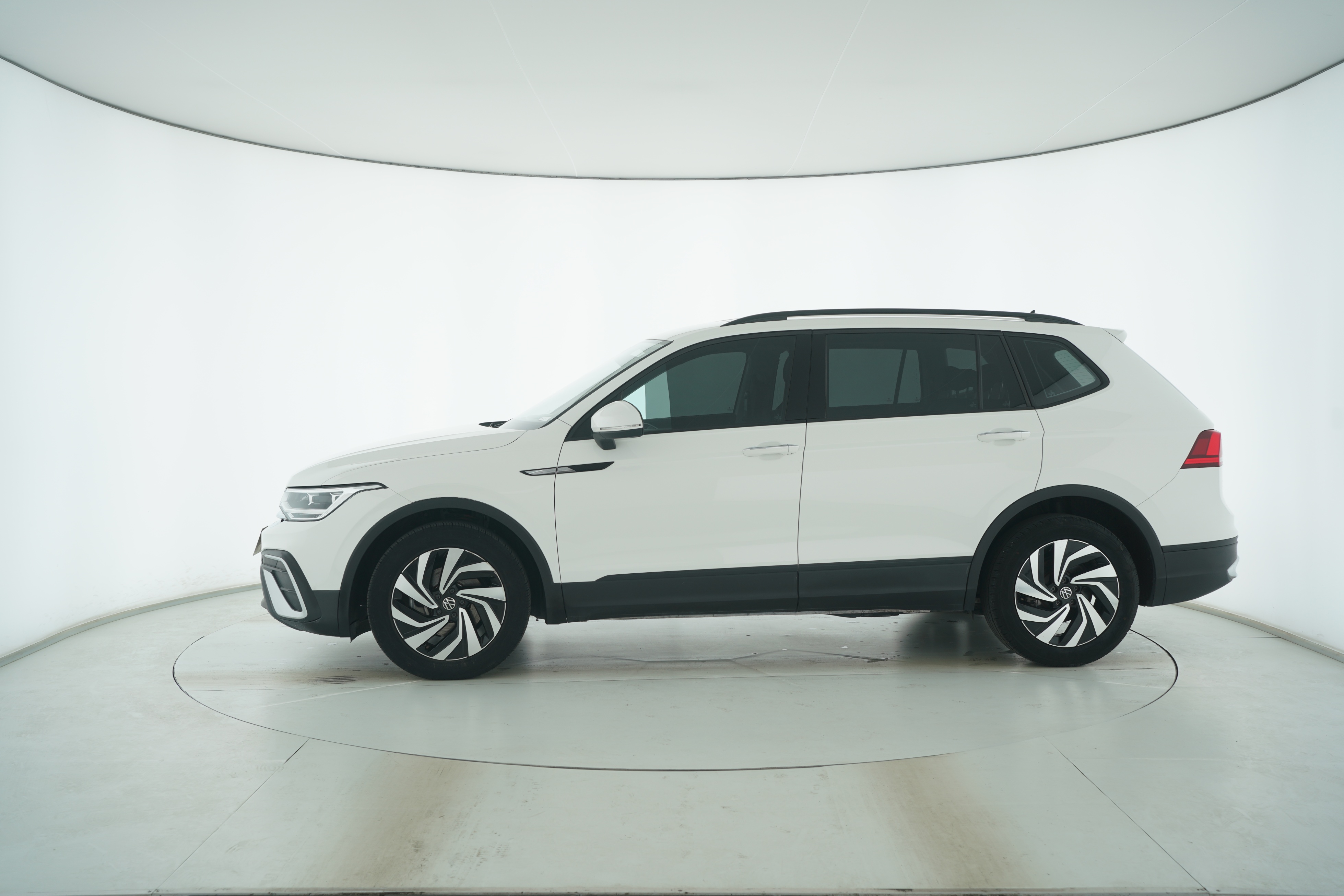 Volkswagen Tiguan L 2022 — фото 7
