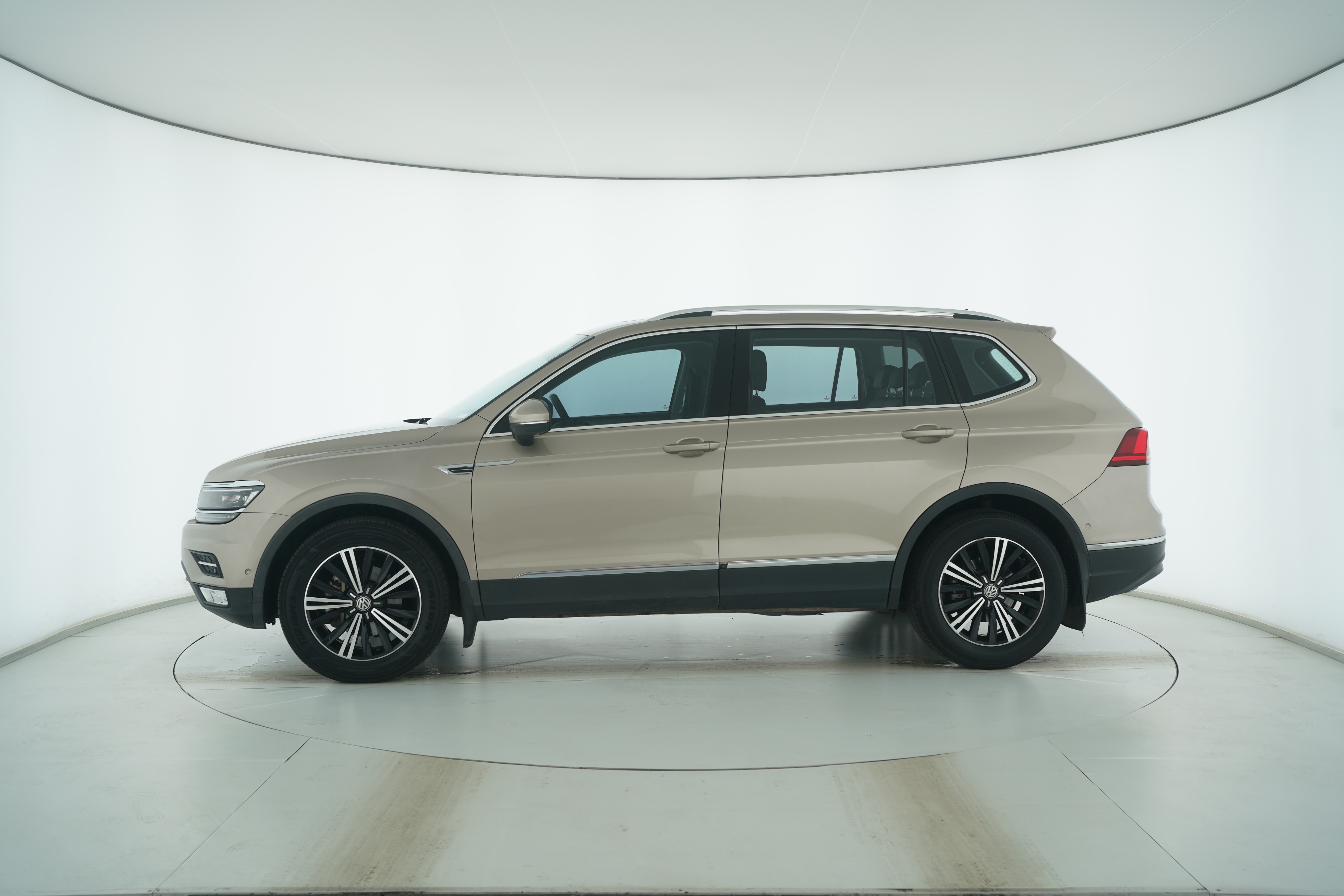 Volkswagen Tiguan L 2017 — фото 7