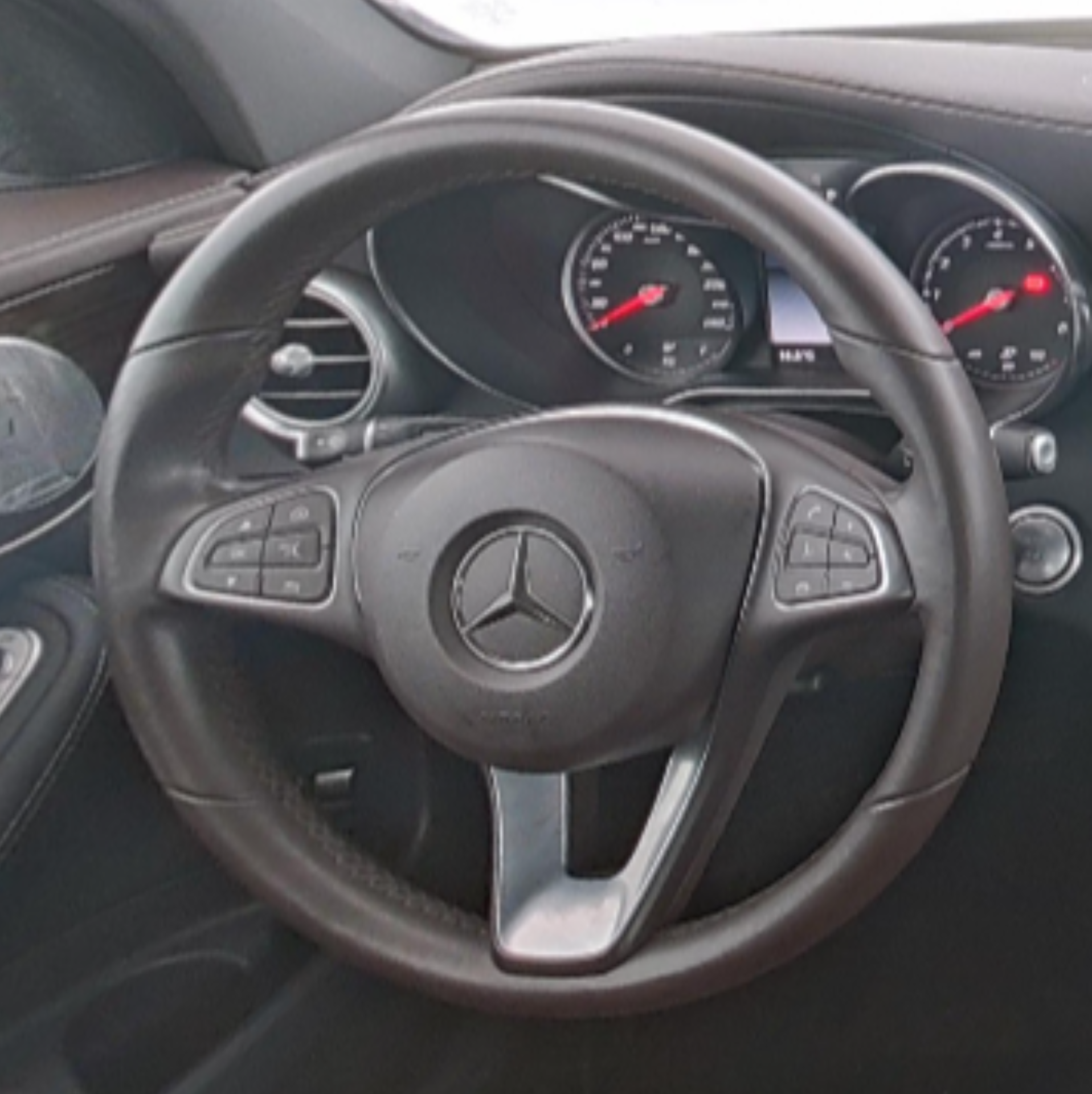 Mercedes Benz GLC 2018 — фото 10
