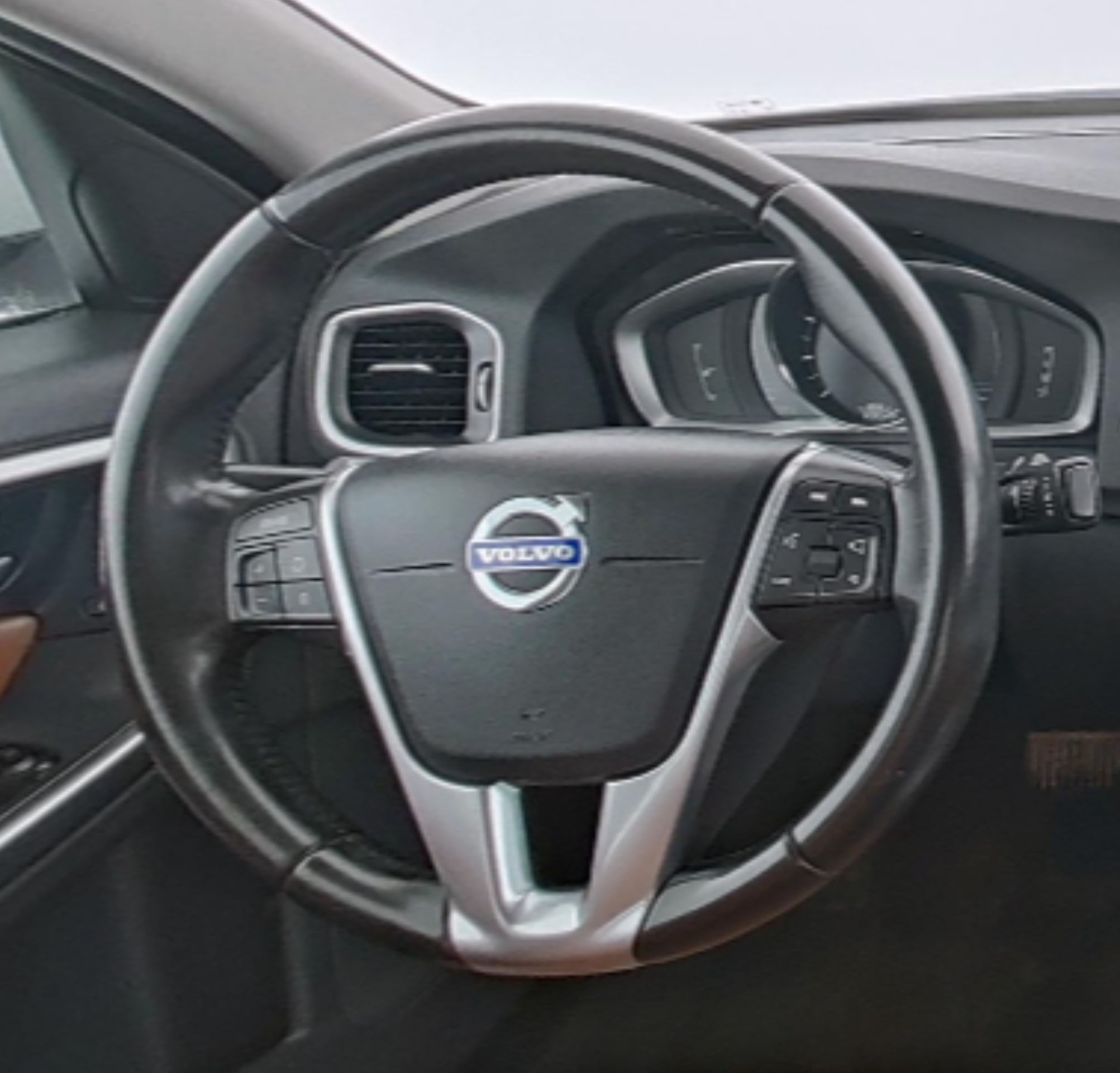 VOLVO S60 2018 — фото 10