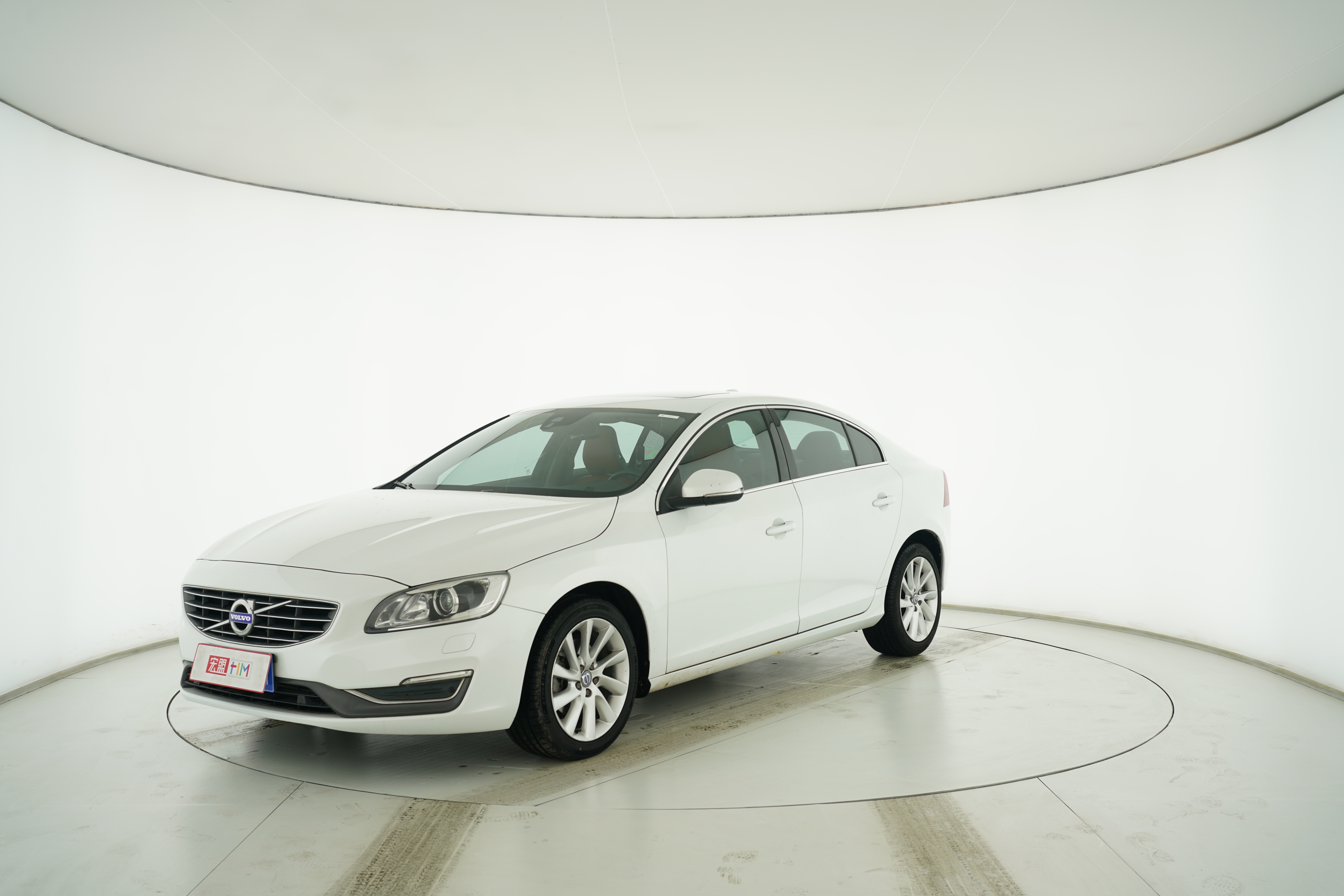 VOLVO S60 2018 — фото 1