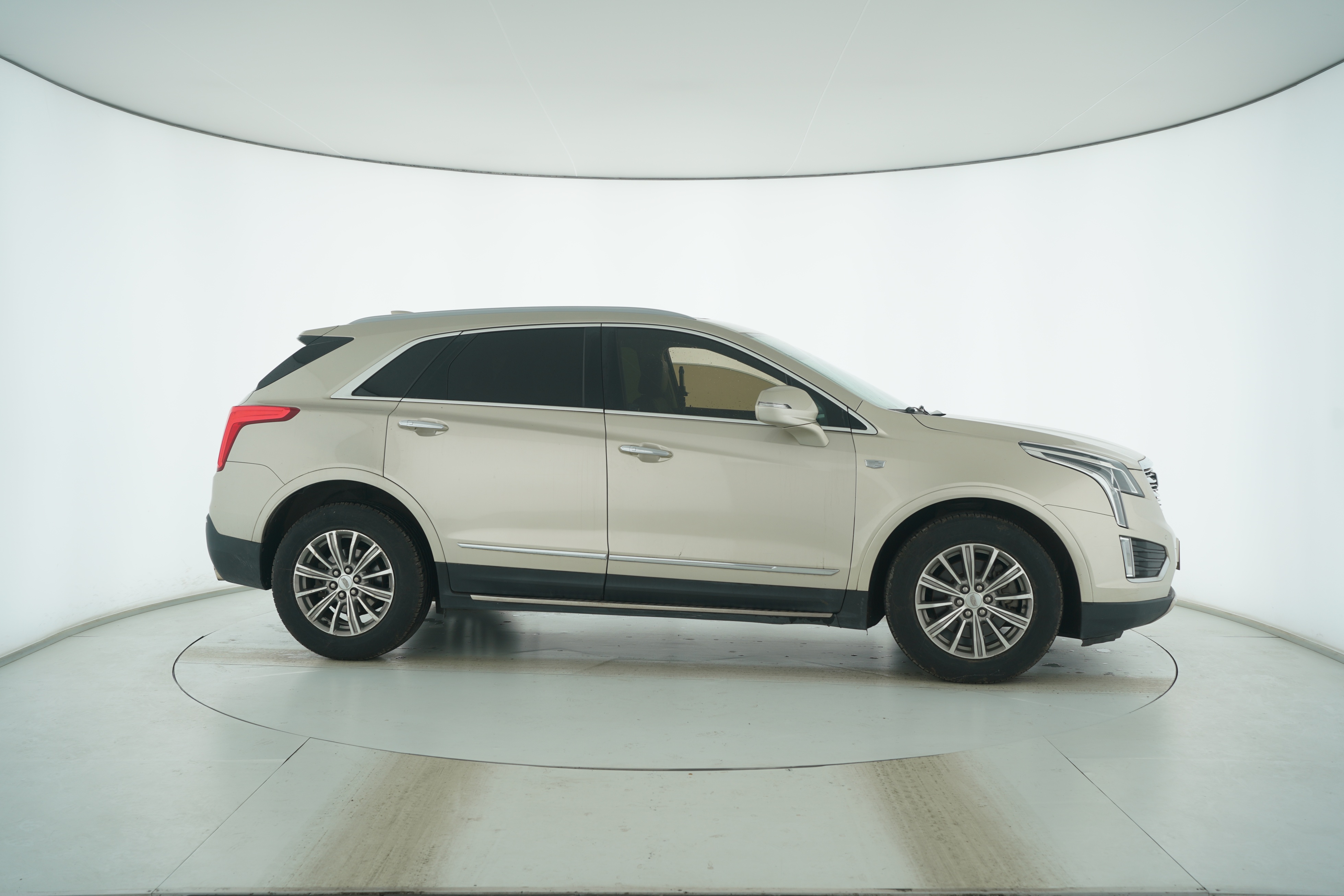 Cadillac XT5 2016 — фото 8