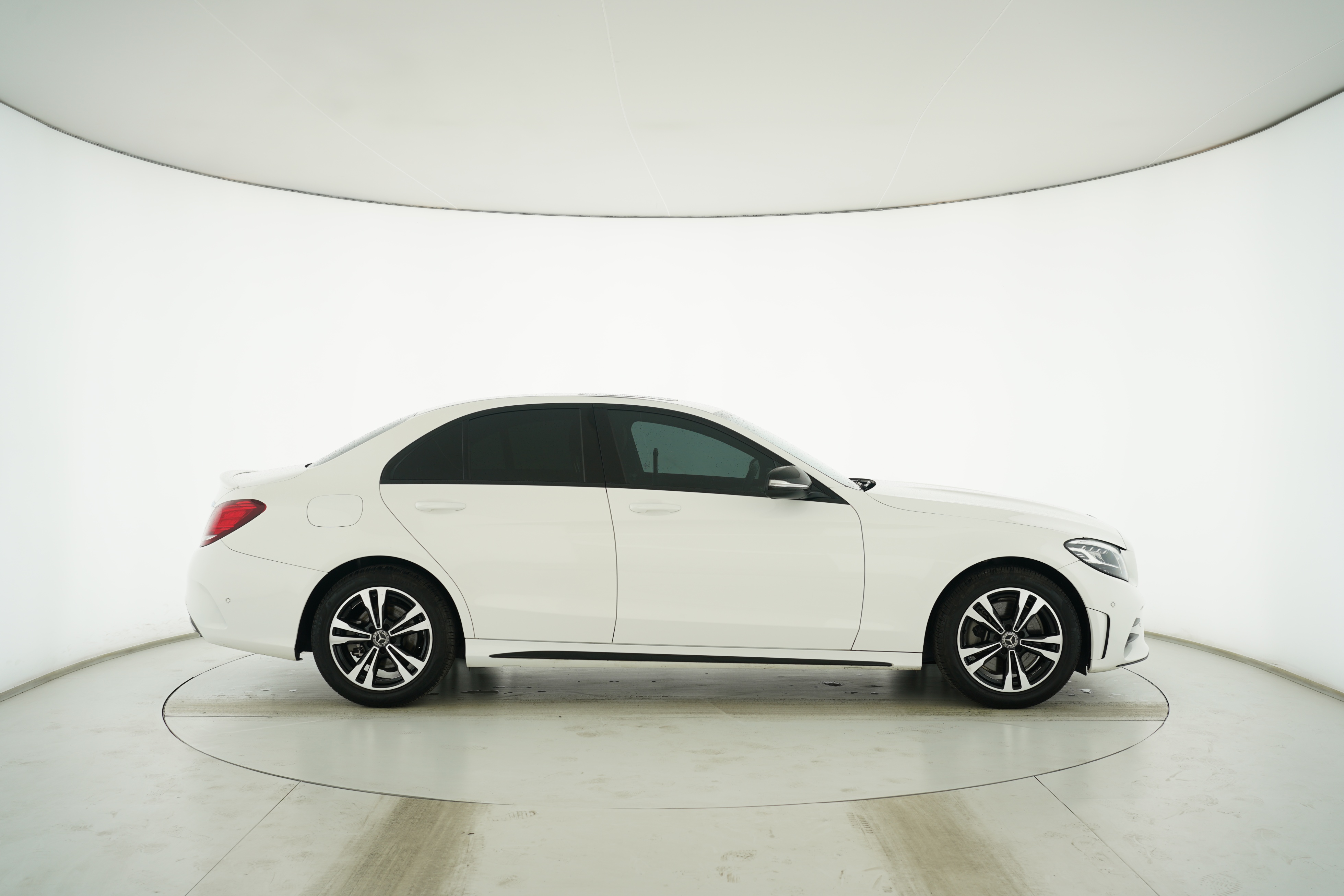 Mercedes Benz C-Class 2019 — фото 8