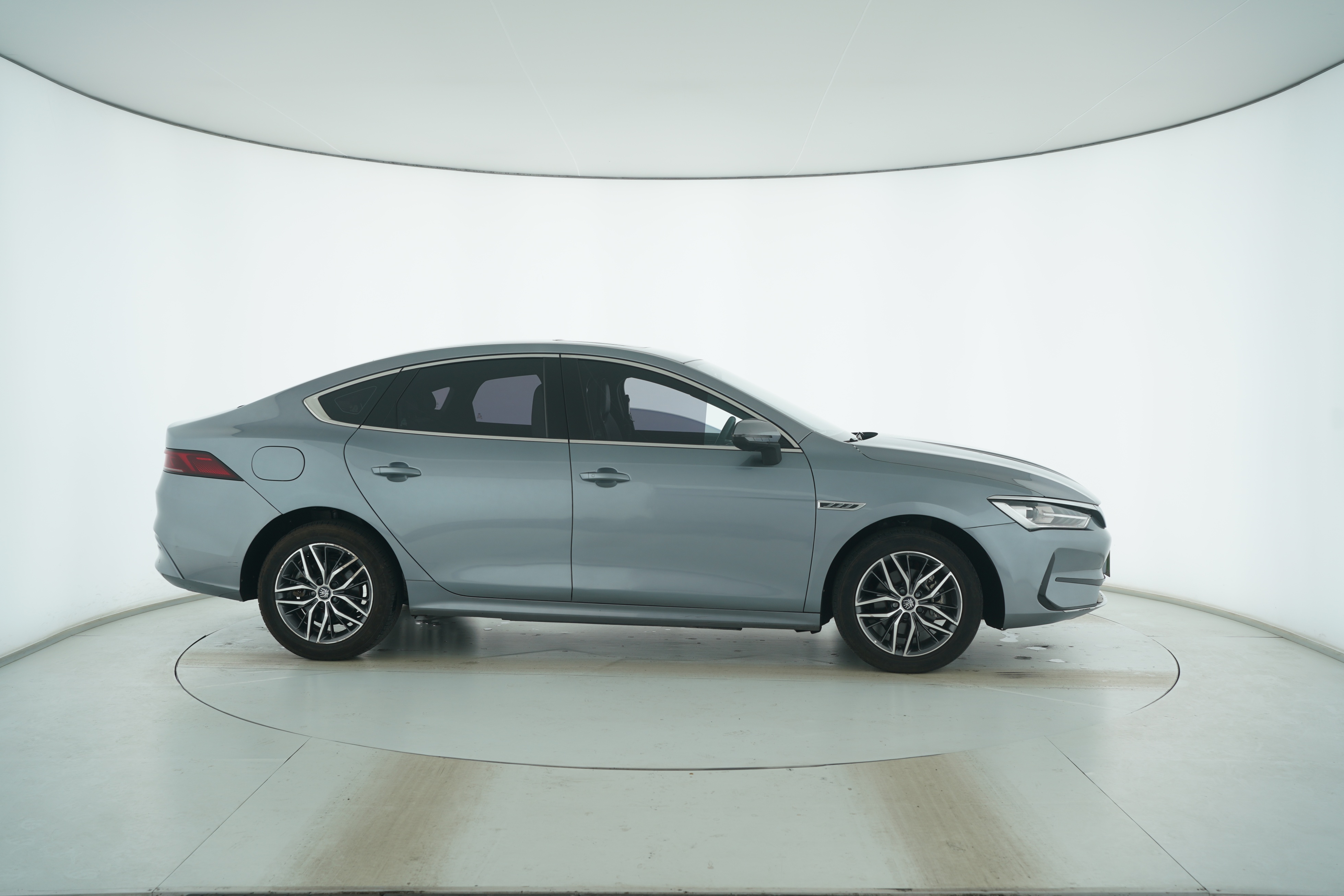 BYD QIN PLUS Hybrid 2021 — фото 8