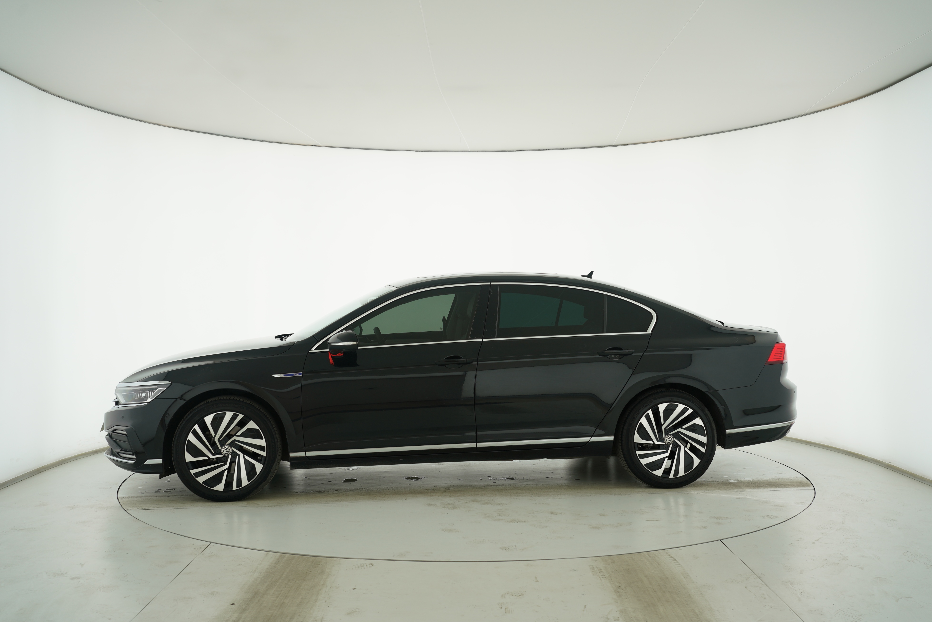 Volkswagen Magotan GTE Plug-in Hybrid 2020 — фото 7