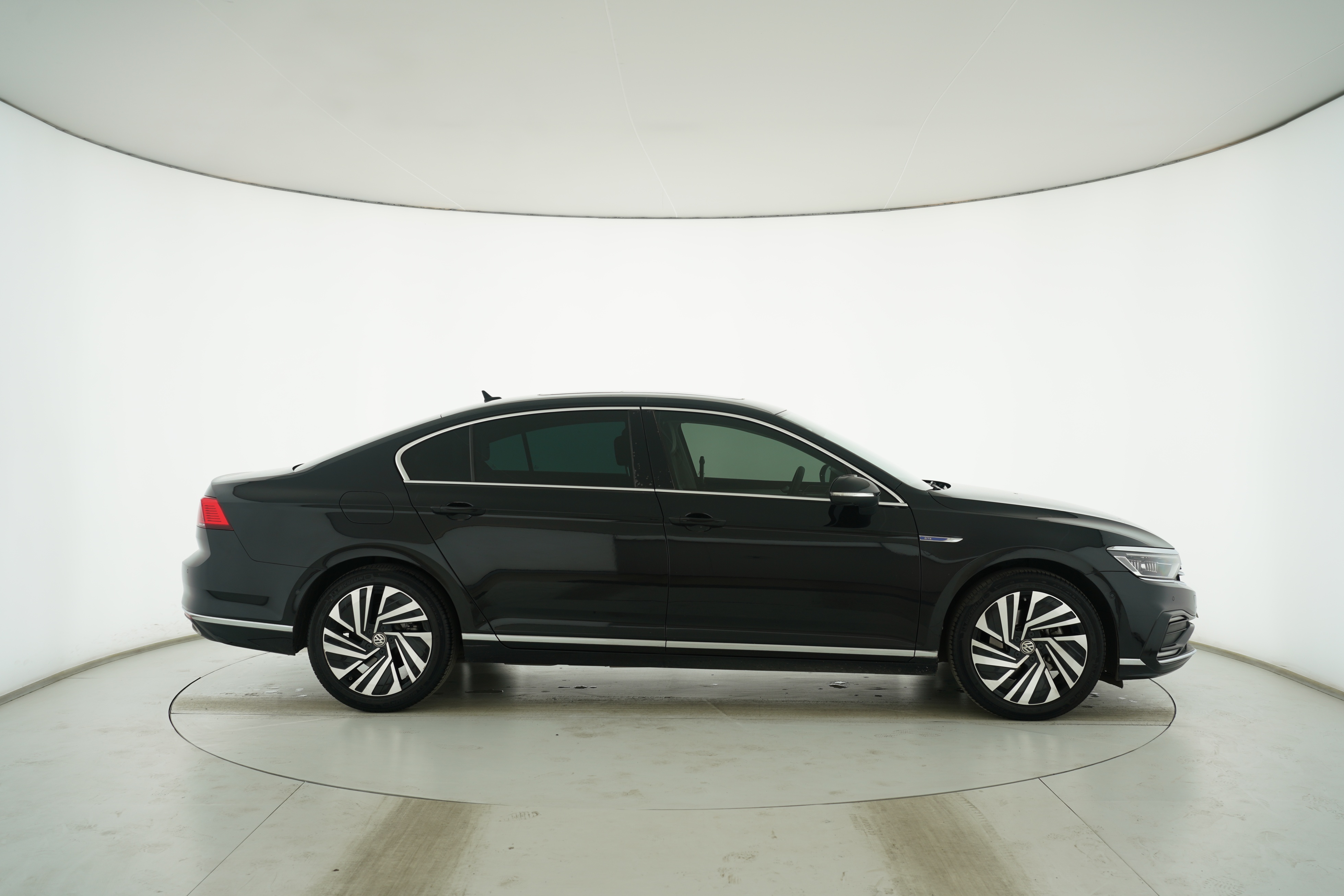 Volkswagen Magotan GTE Plug-in Hybrid 2020 — фото 8