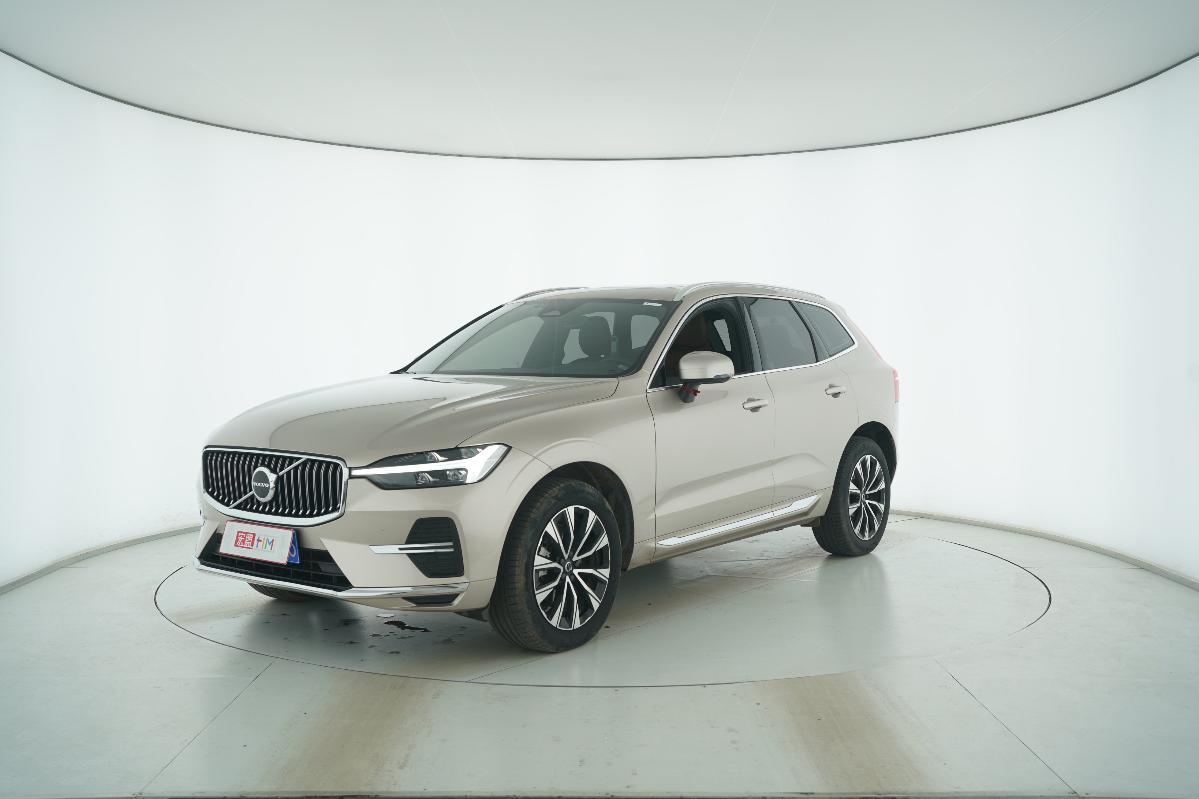 VOLVO XC60 2023 — фото 1
