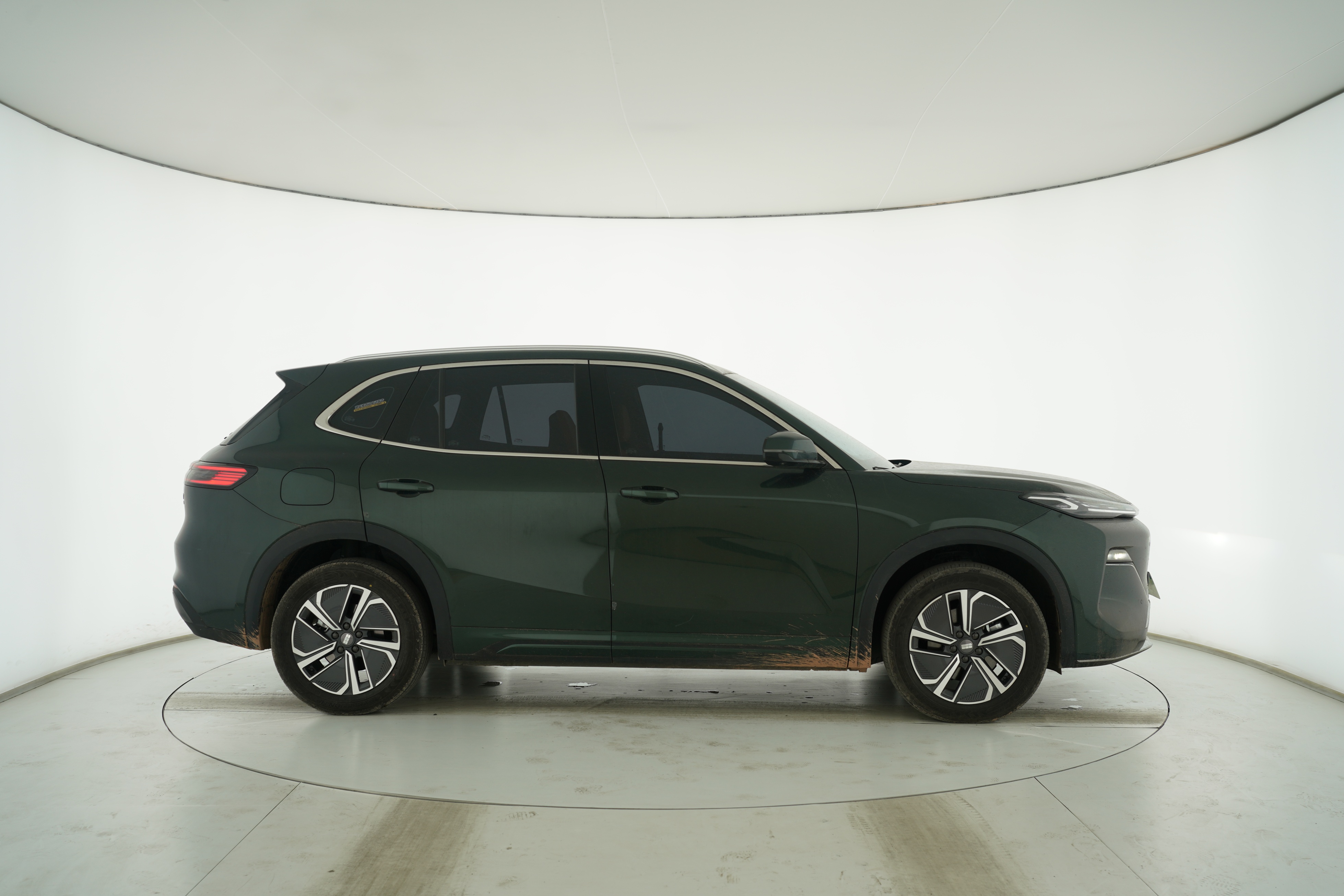 Geely Galaxy Starship 7 EM-i 2025 — фото 8