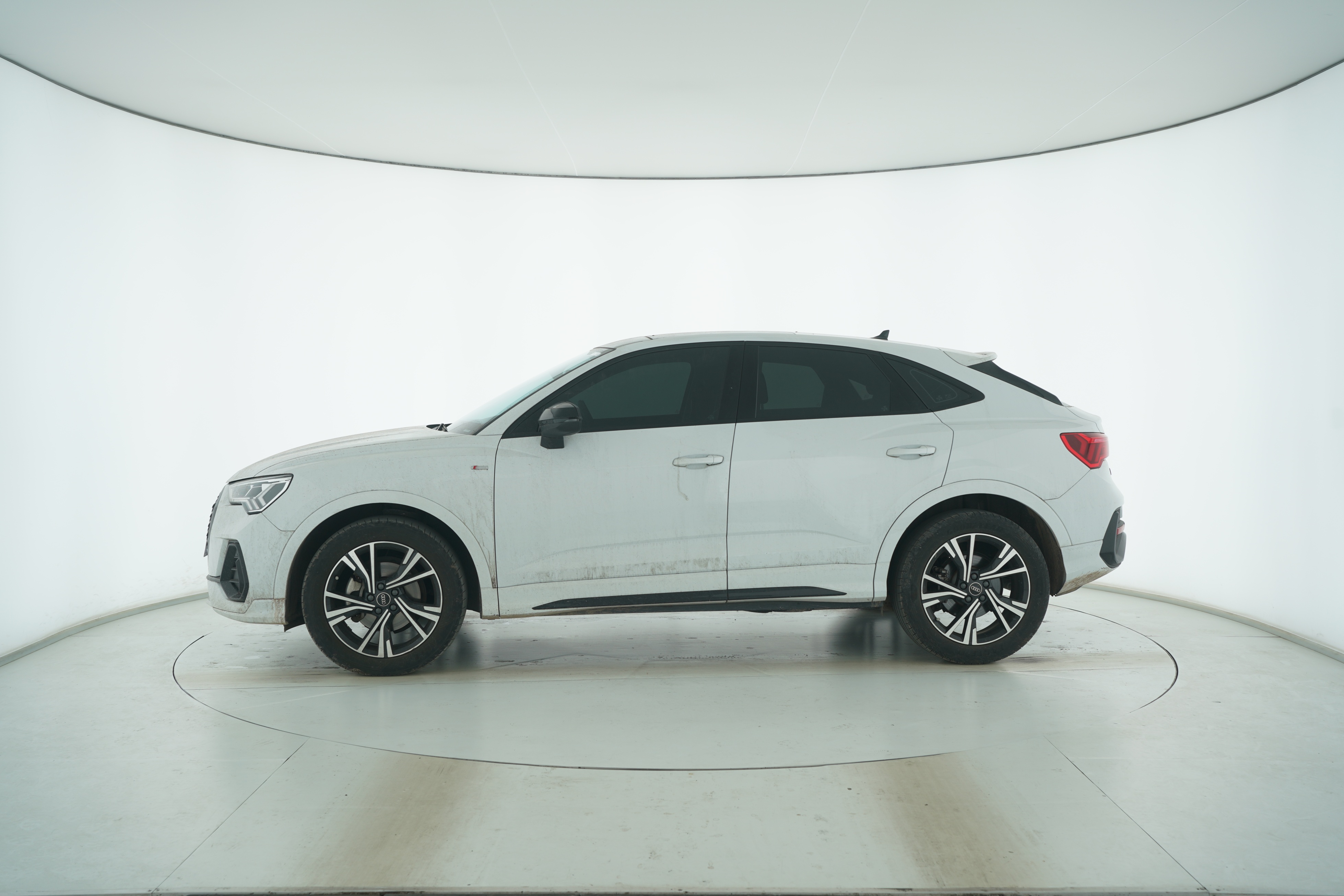 Audi Q3 Sportback 2023 — фото 7