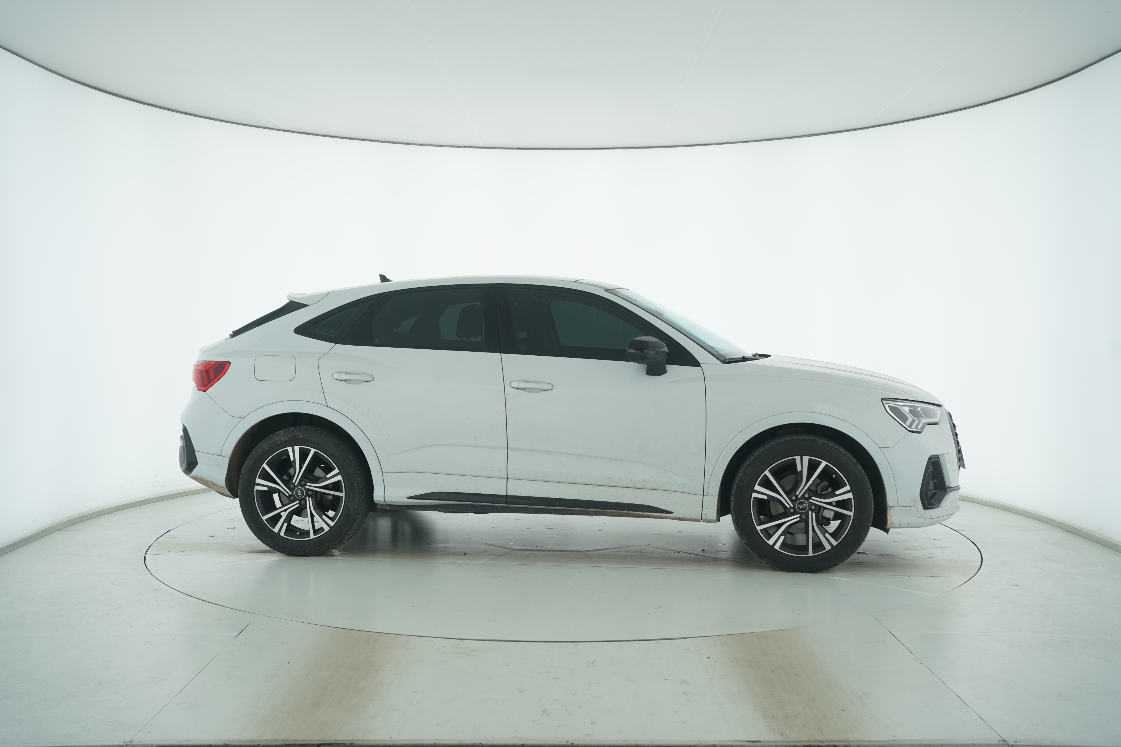 Audi Q3 Sportback 2023 — фото 8