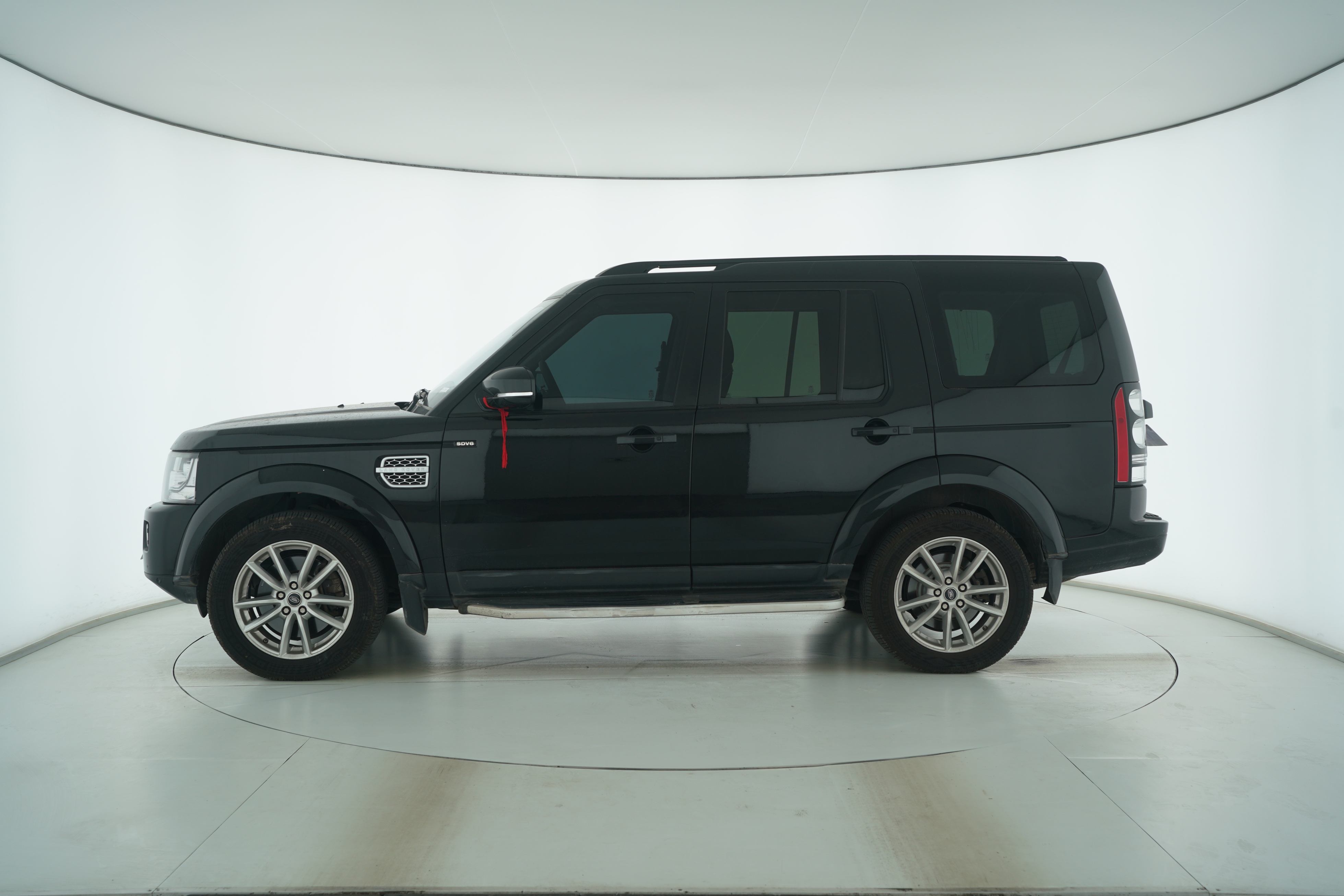 Land Rover Discovery 2015 — фото 7