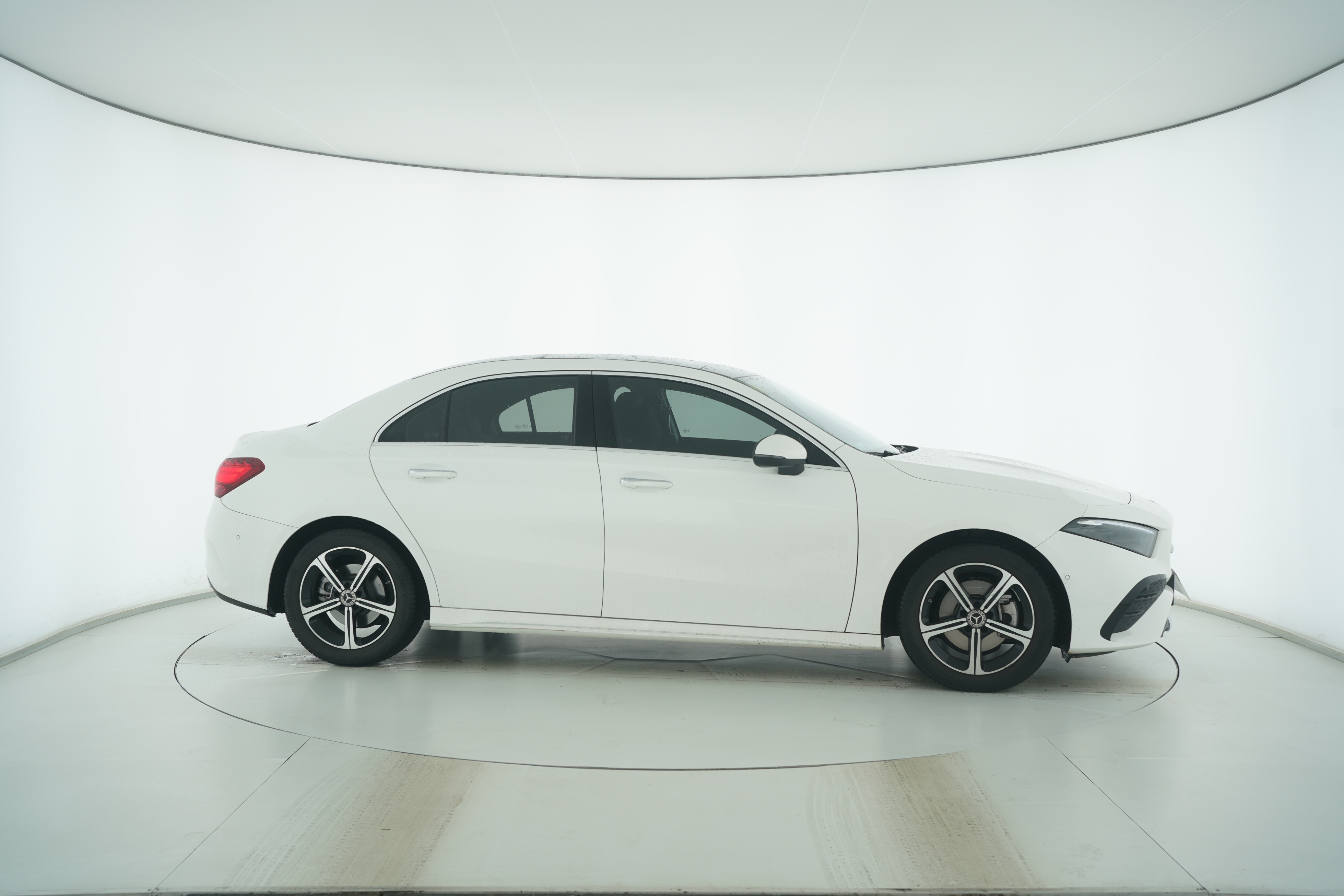 Mercedes Benz A-Class 2023 — фото 8