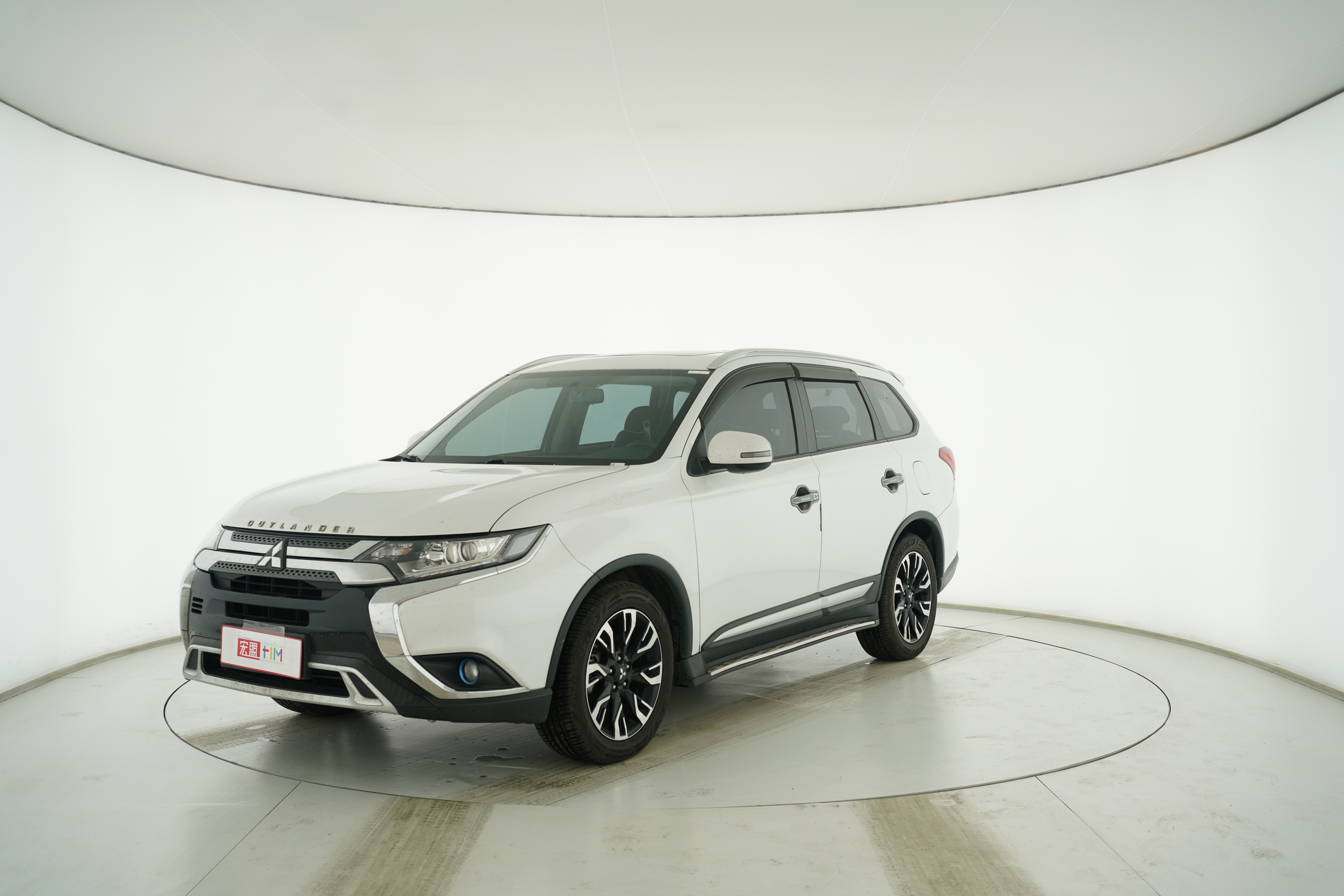 Mitsubishi Outlander 2019 — фото 1