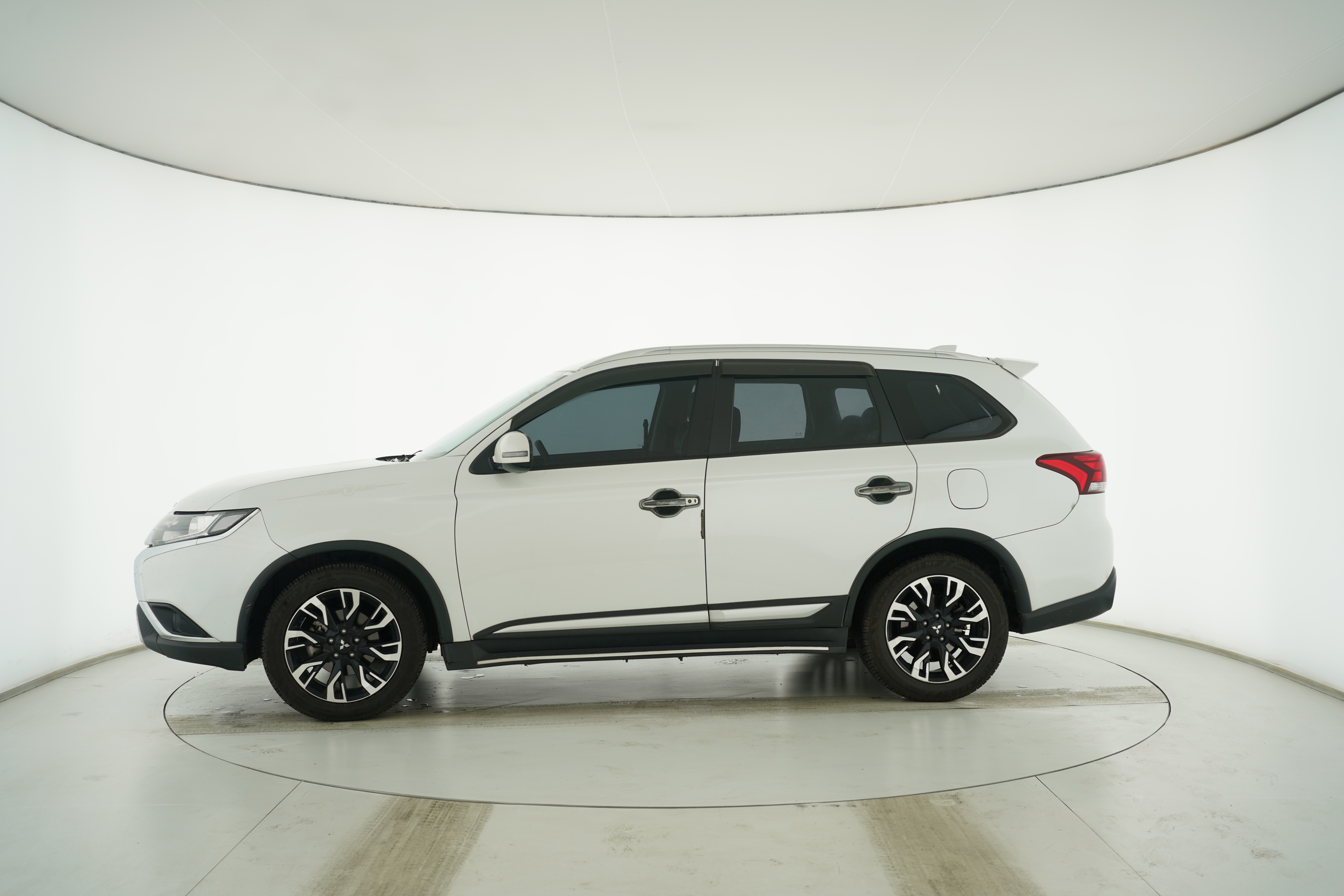 Mitsubishi Outlander 2019 — фото 7