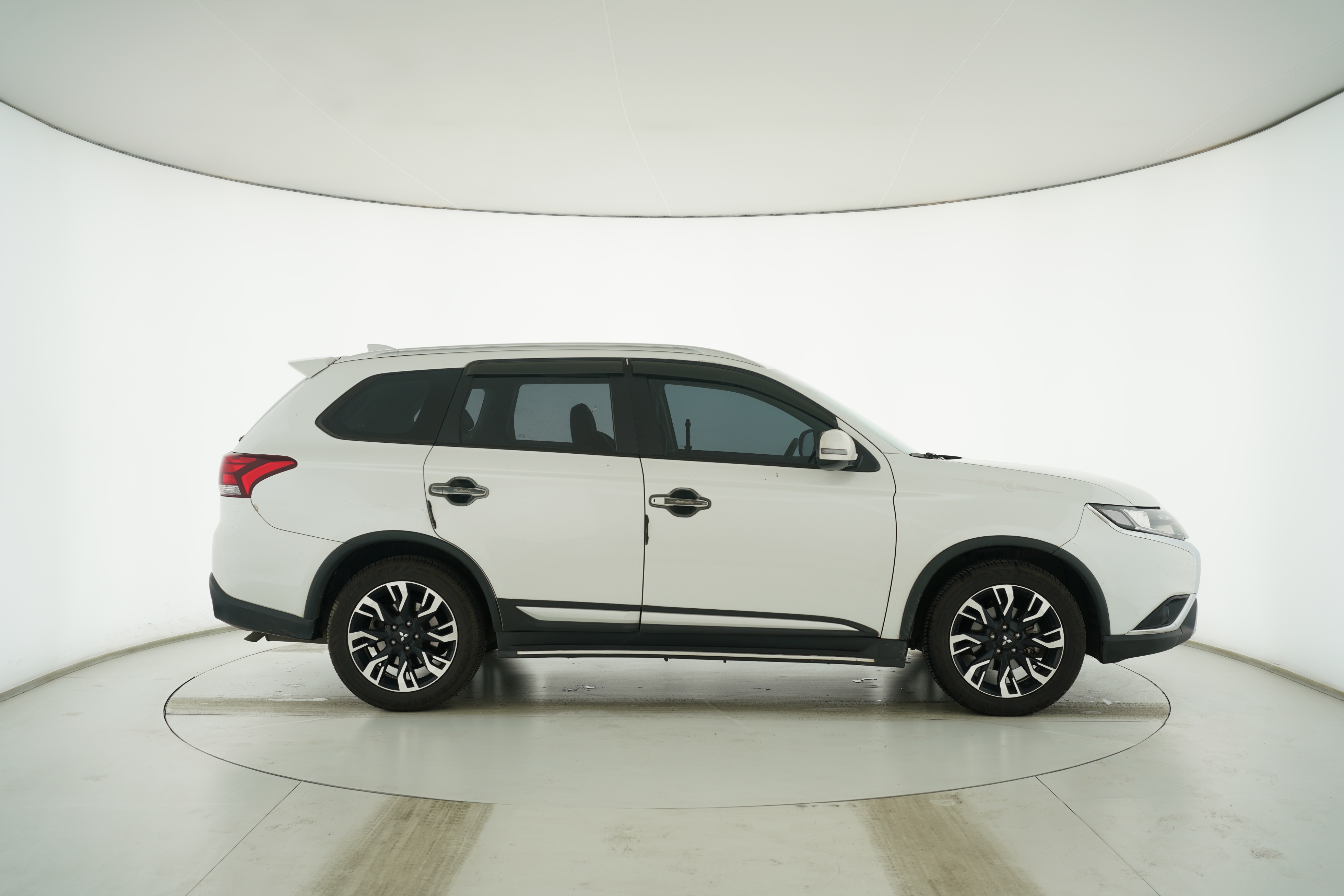 Mitsubishi Outlander 2019 — фото 8