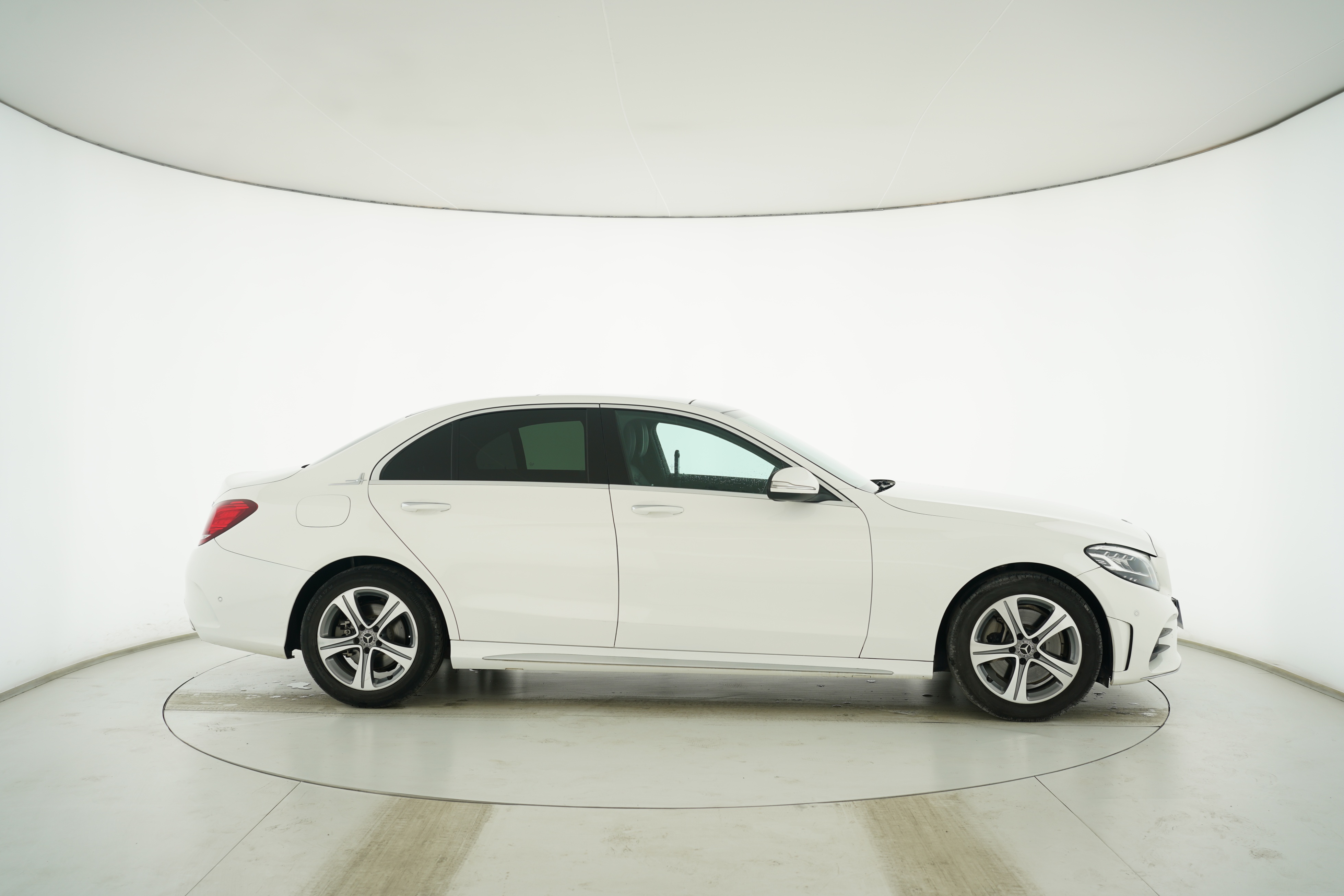 Mercedes Benz C-Class 2019 — фото 8