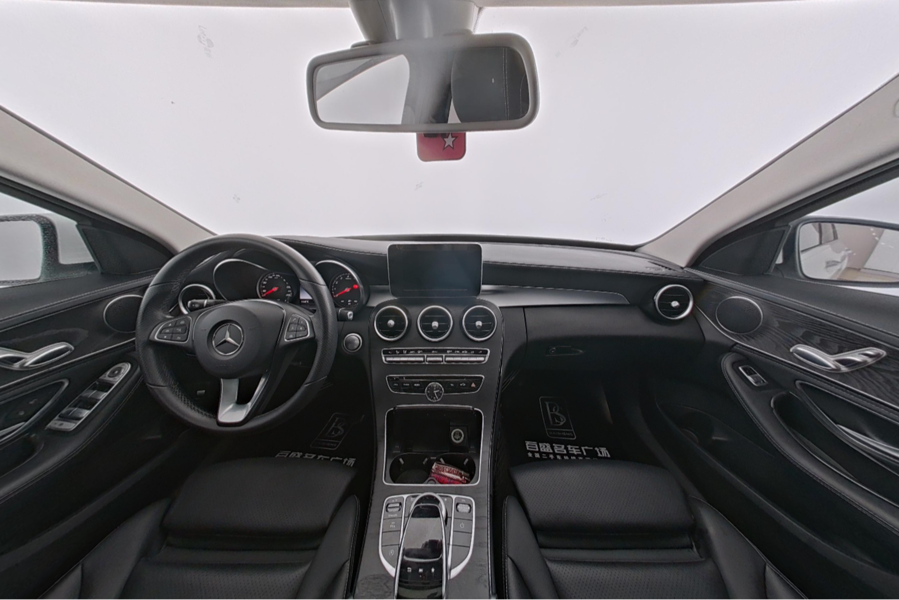 Mercedes Benz C-Class 2018 — фото 9