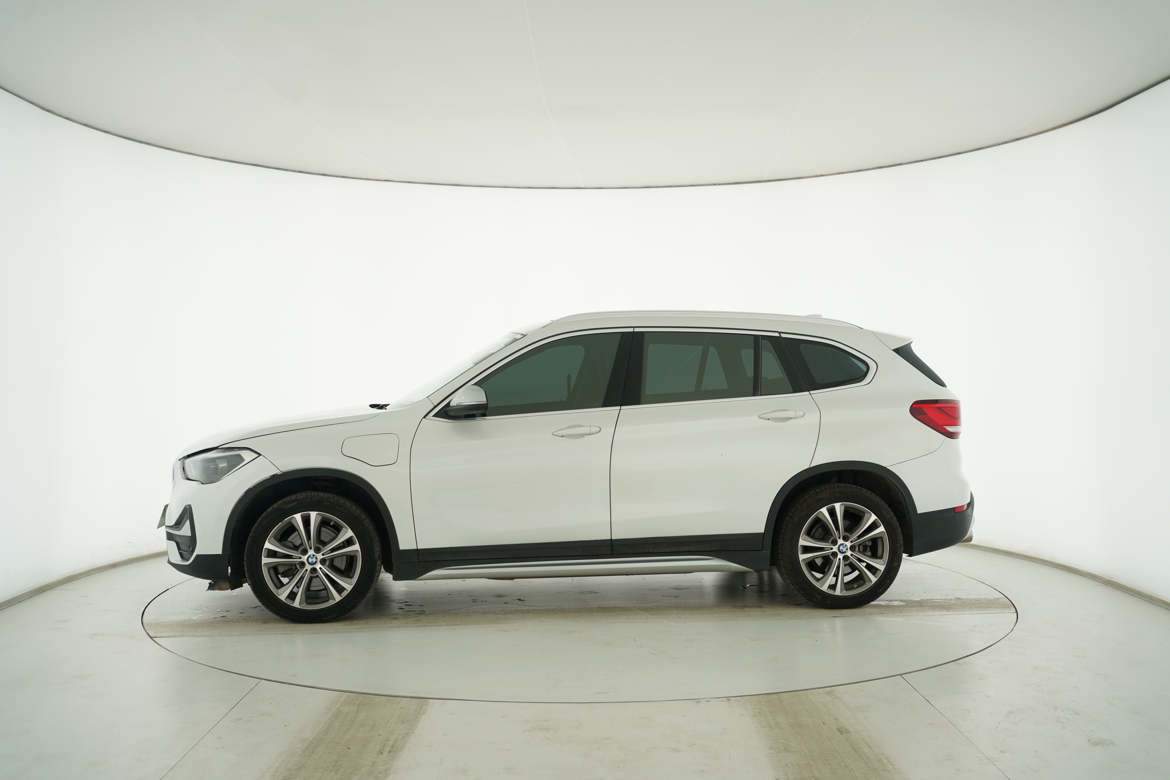 BMW X1 Hybrid 2021 — фото 7