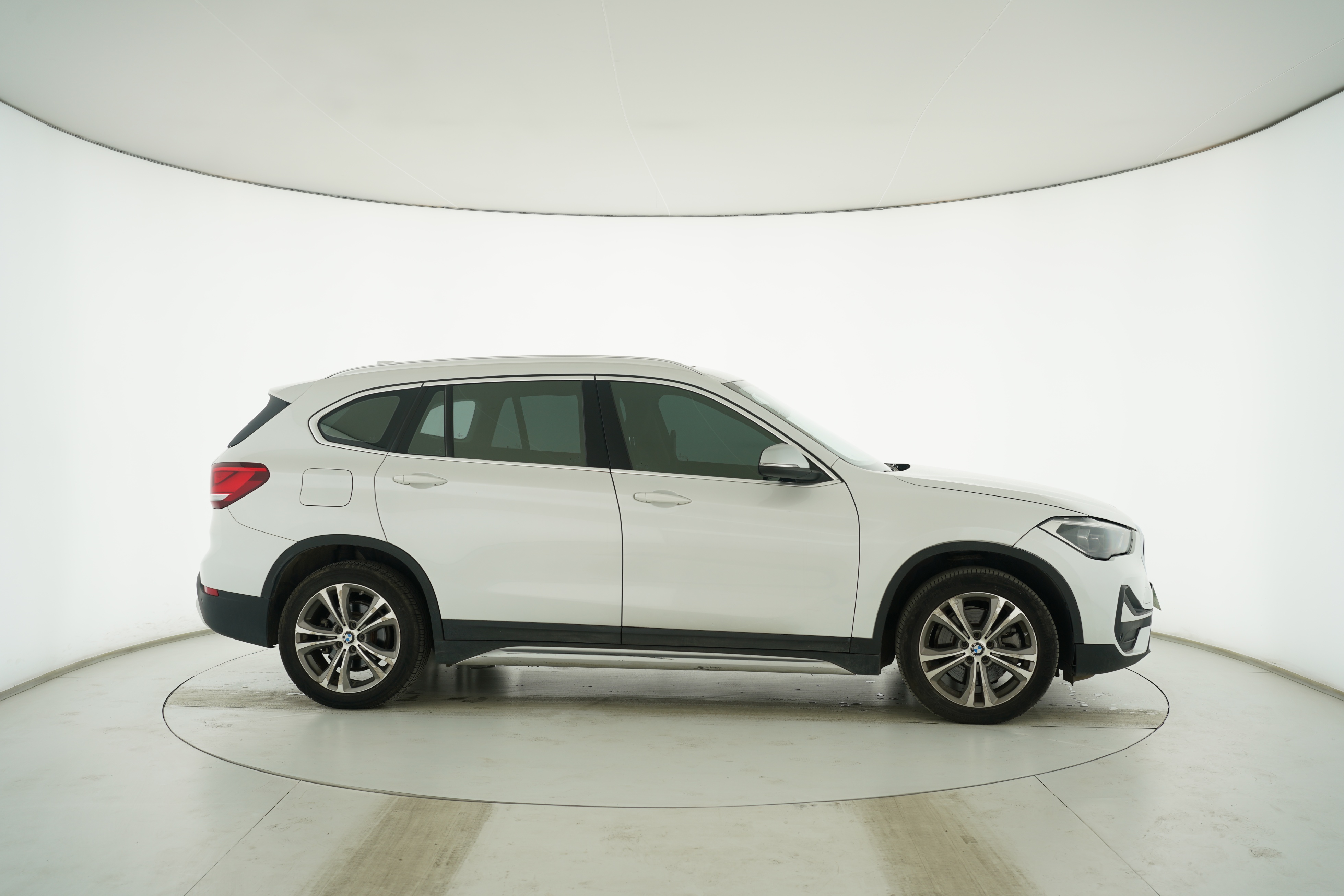 BMW X1 Hybrid 2021 — фото 8