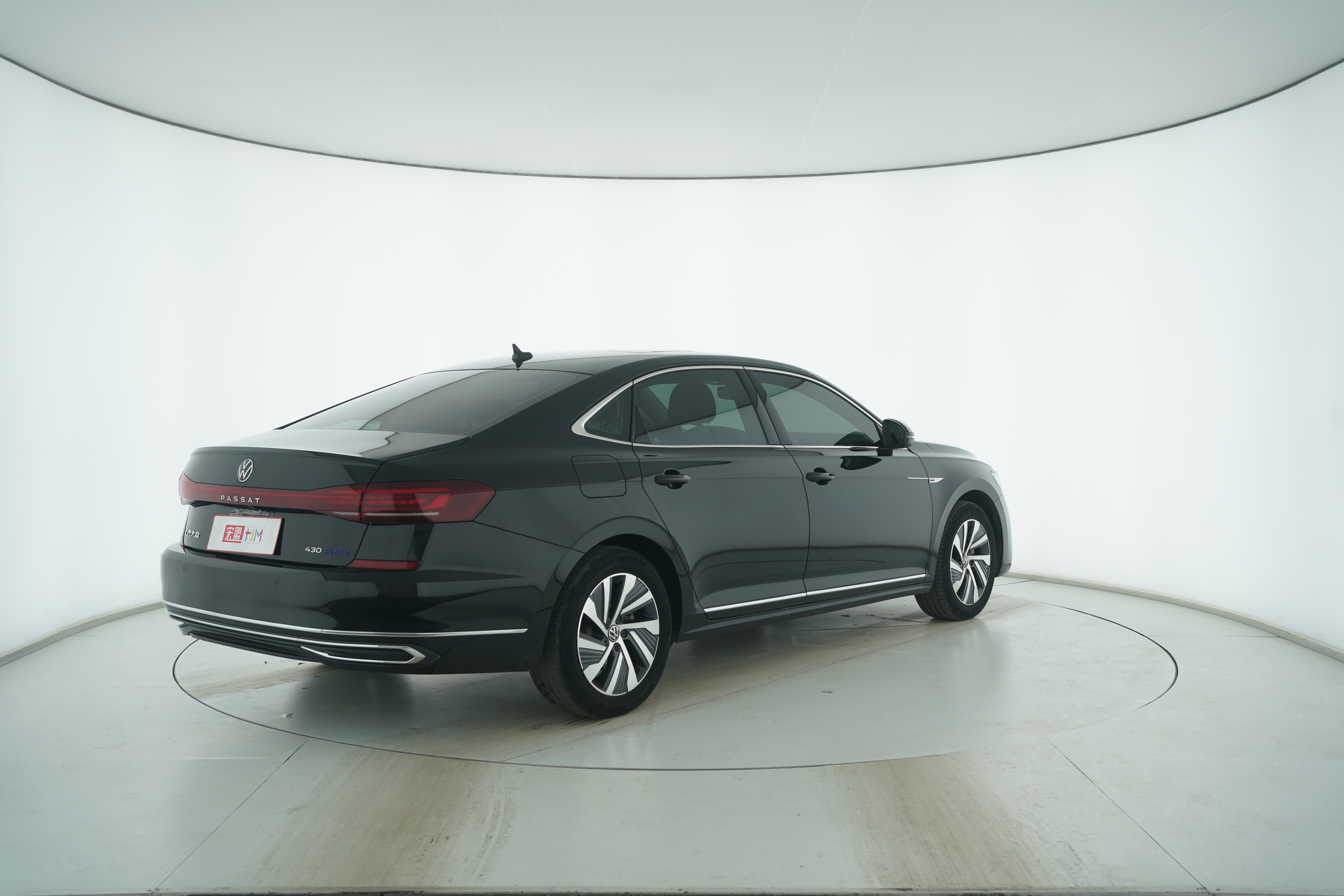 Volkswagen Passat Plug-in Hybrid 2022 — фото 4