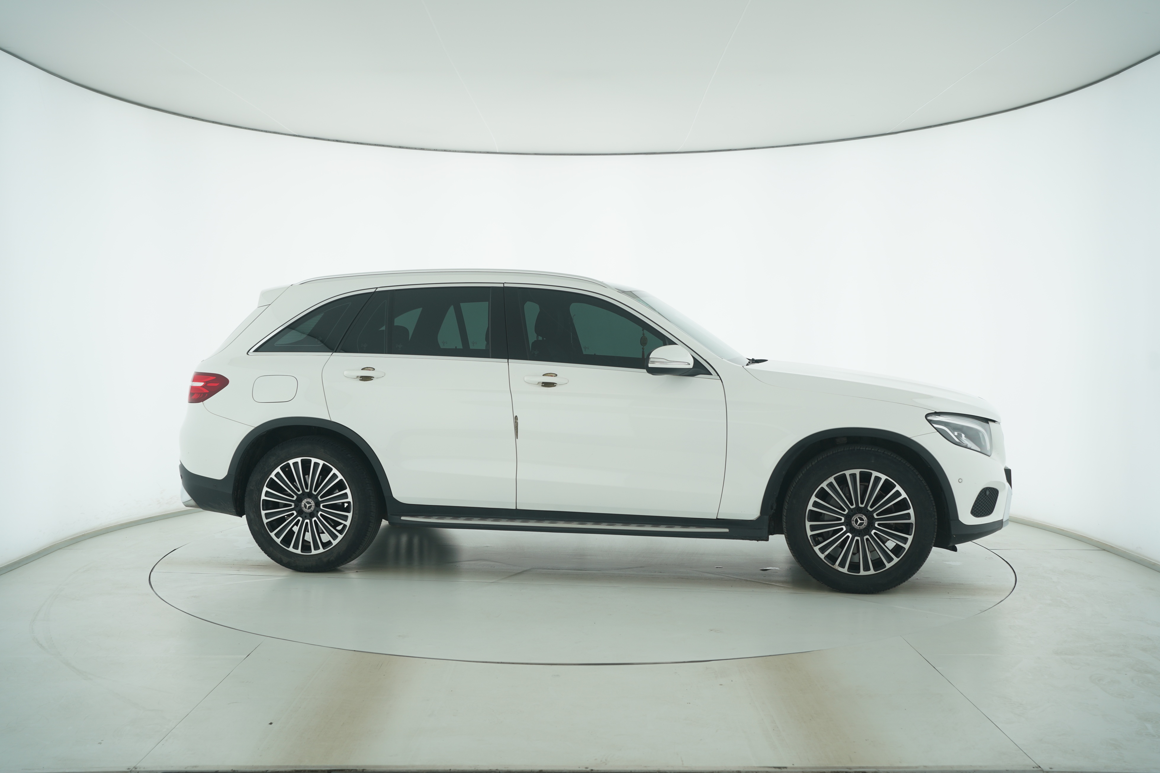 Mercedes Benz GLC 2018 — фото 8