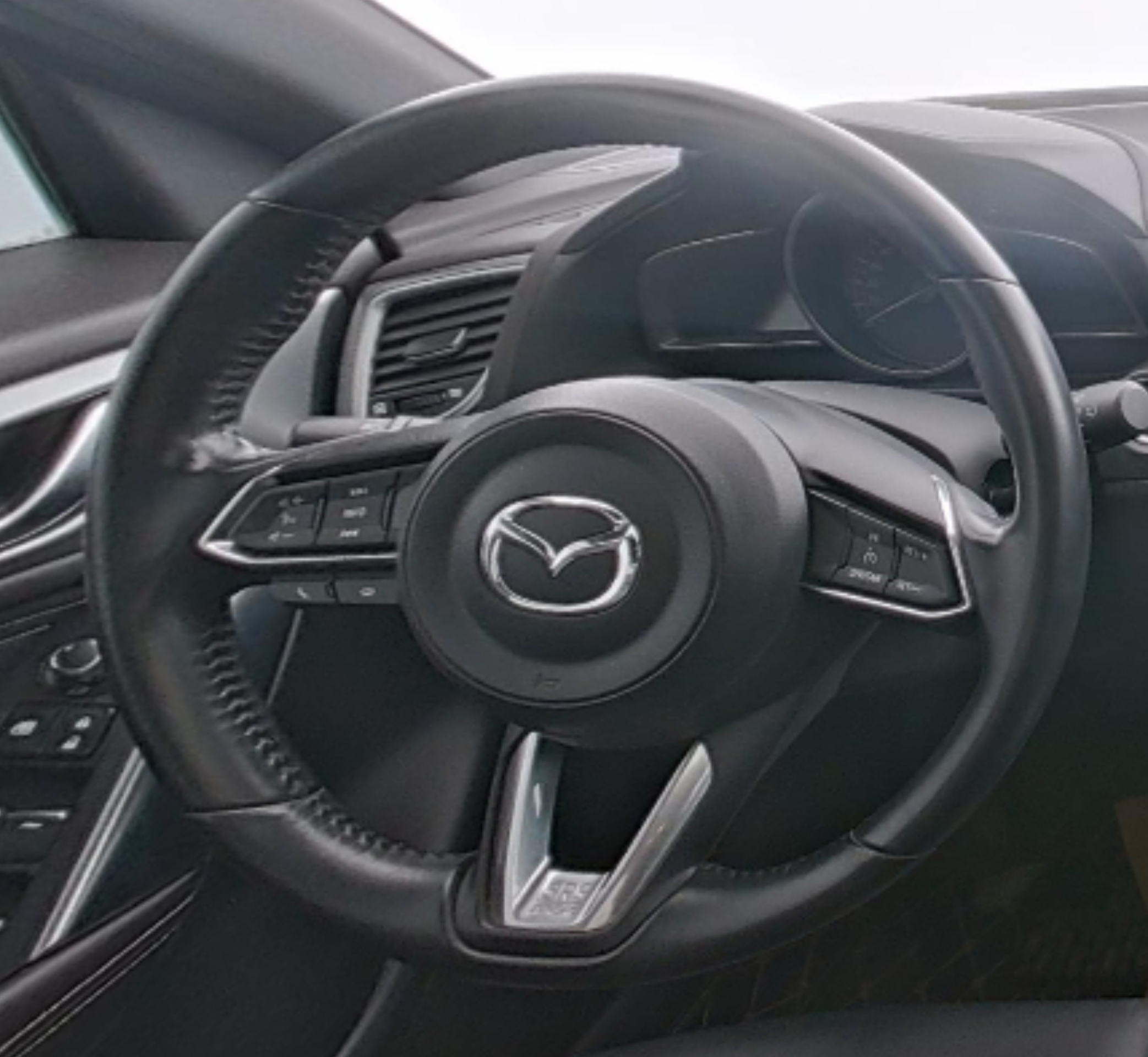 Mazda CX-4 2018 — фото 10