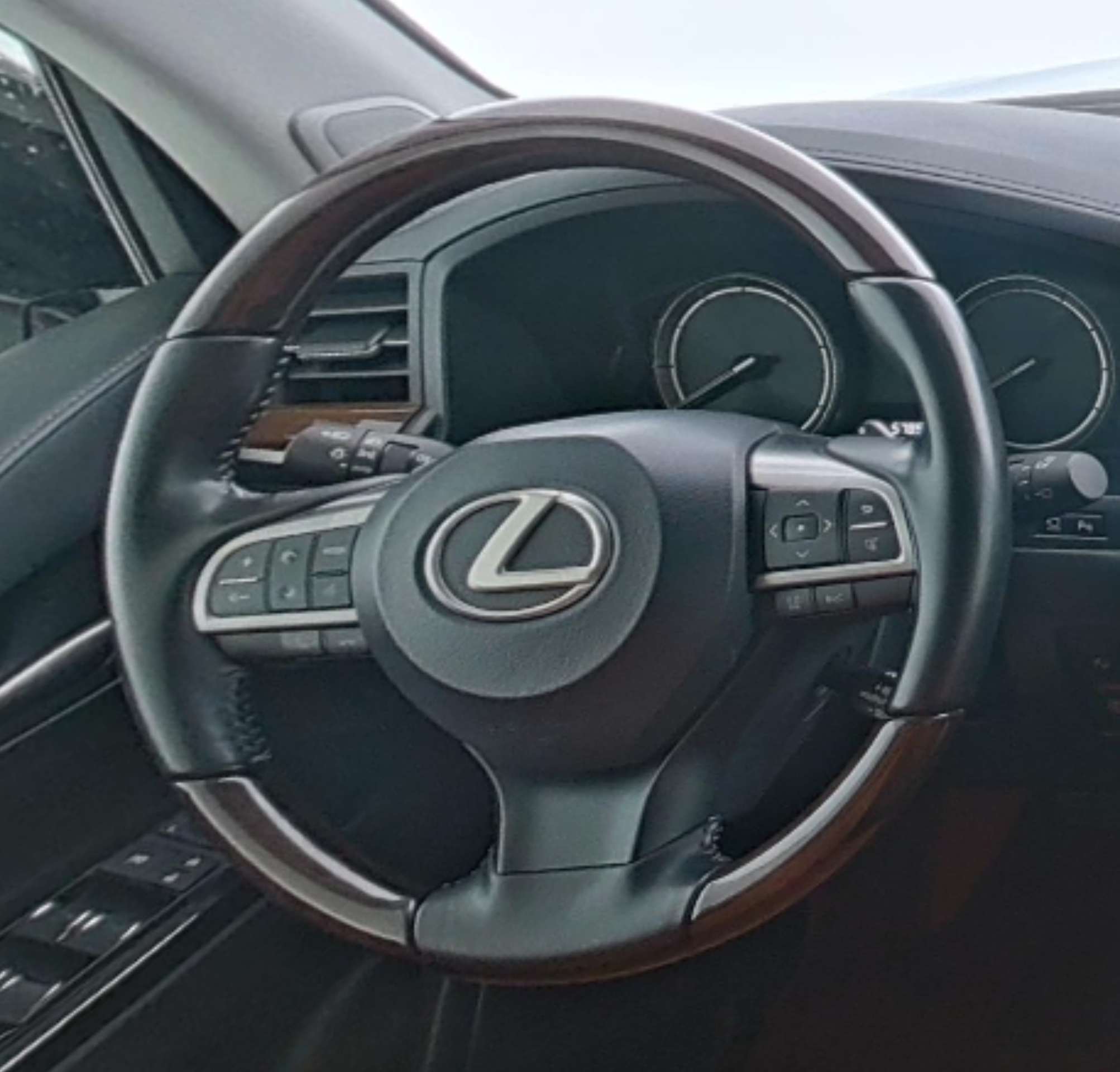 Lexus LX 2019 — фото 10