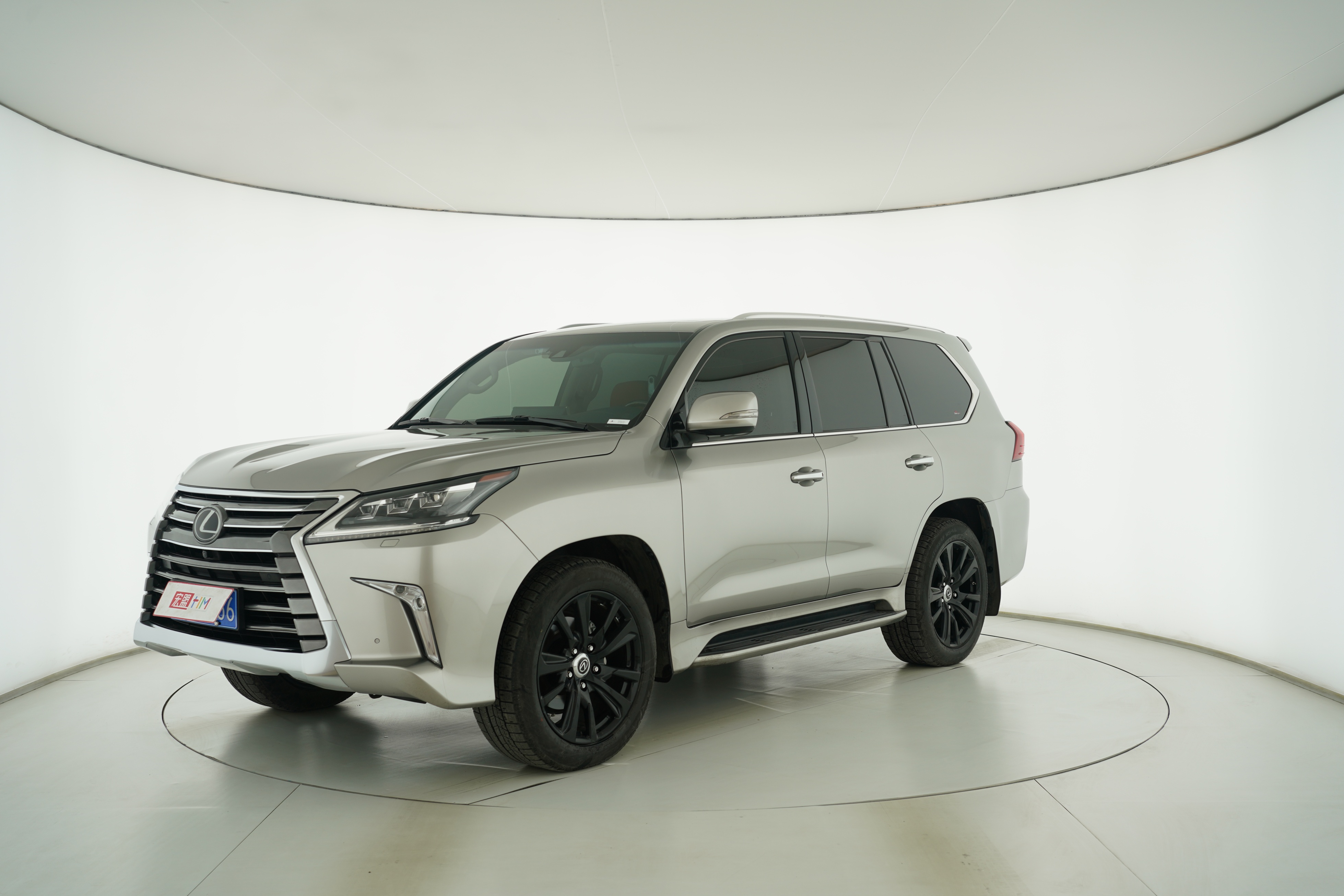 Lexus LX 2019 — фото 1