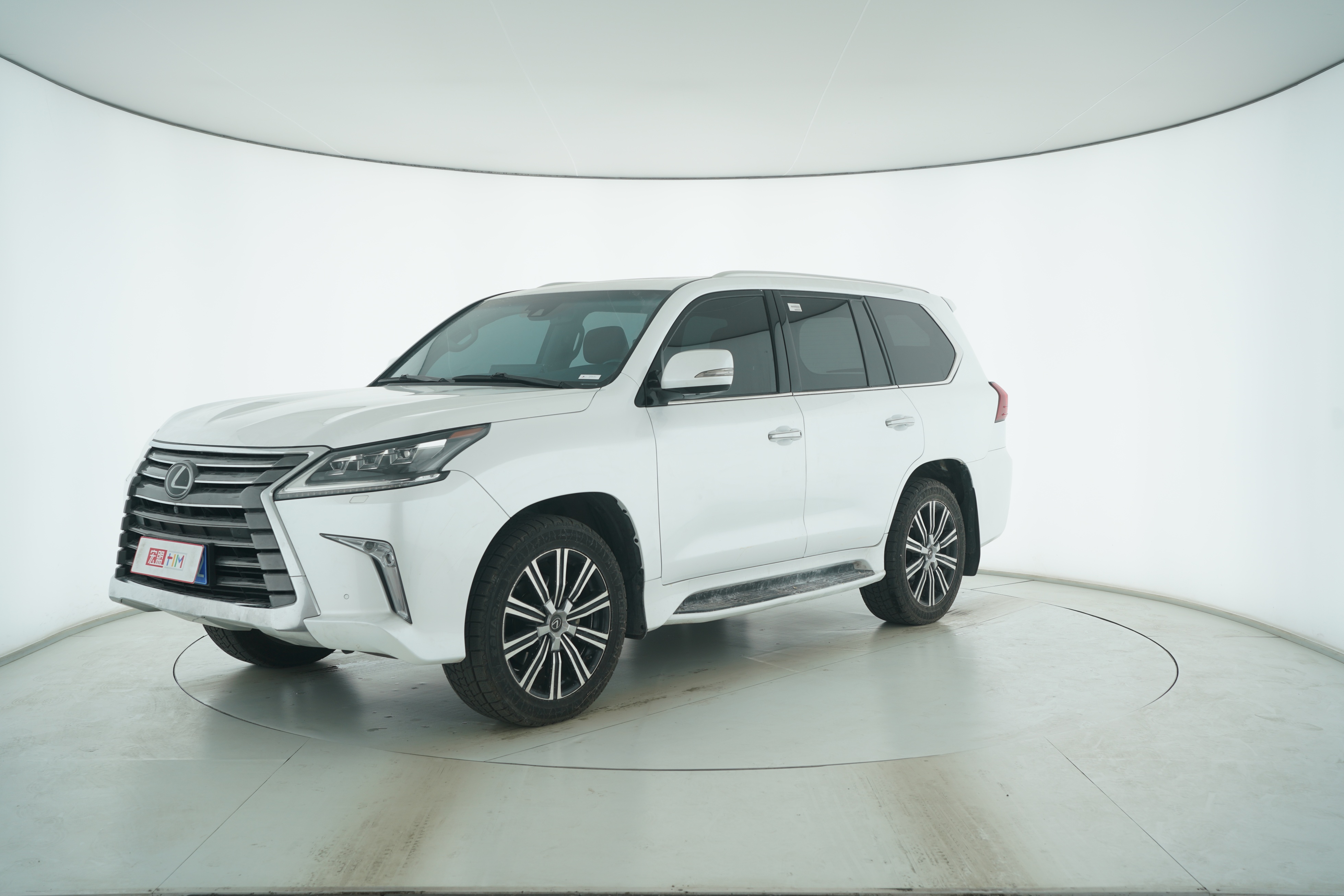 Lexus LX 2019 — фото 1
