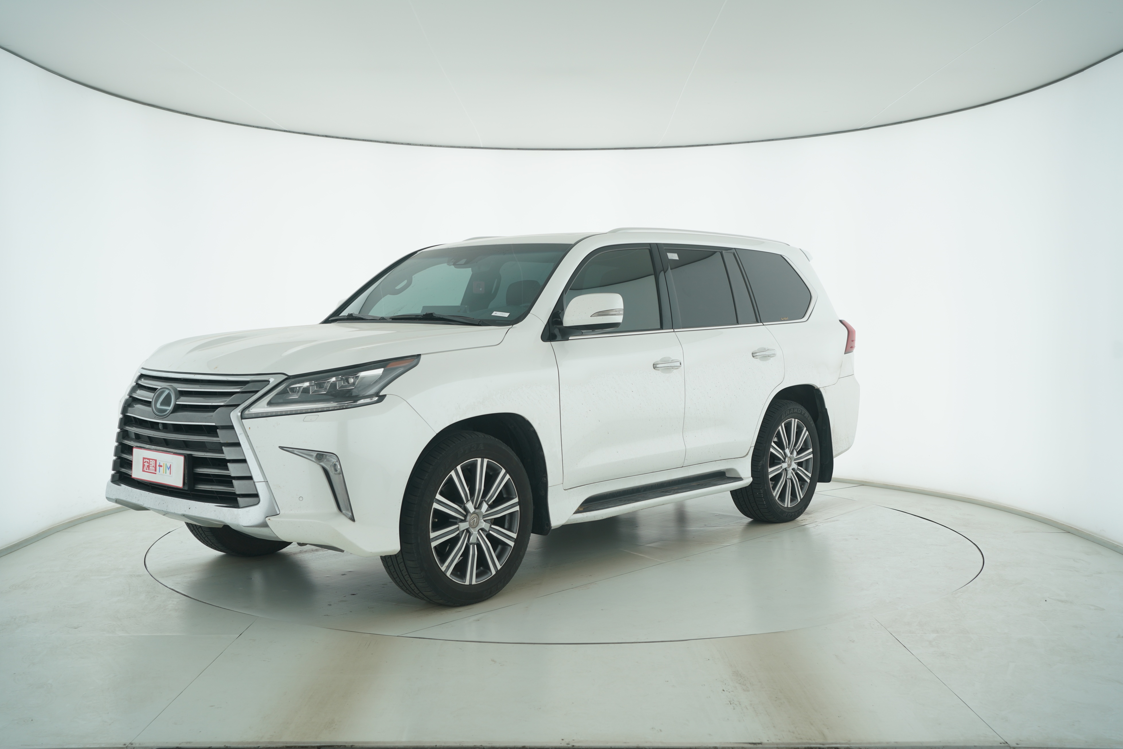 Lexus LX 2016 — фото 1