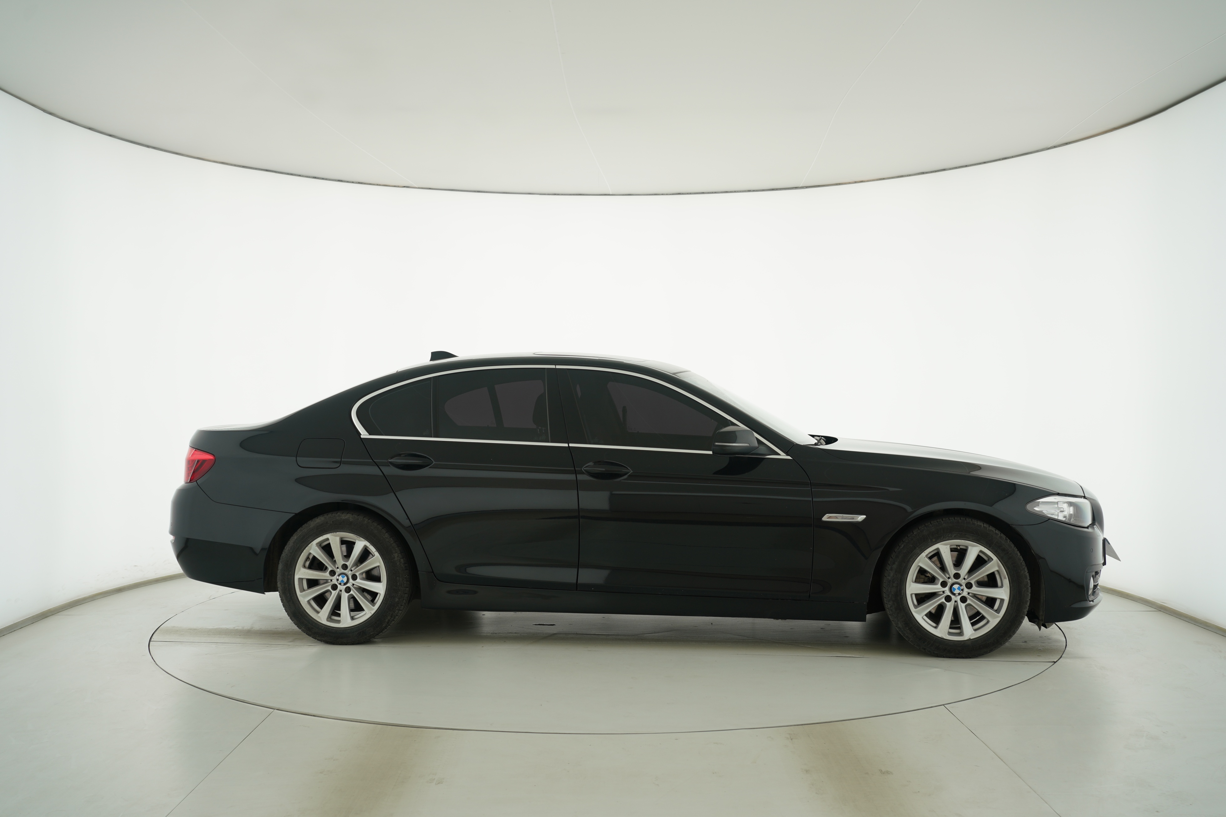 BMW 5 Series (Import) 2015 — фото 8