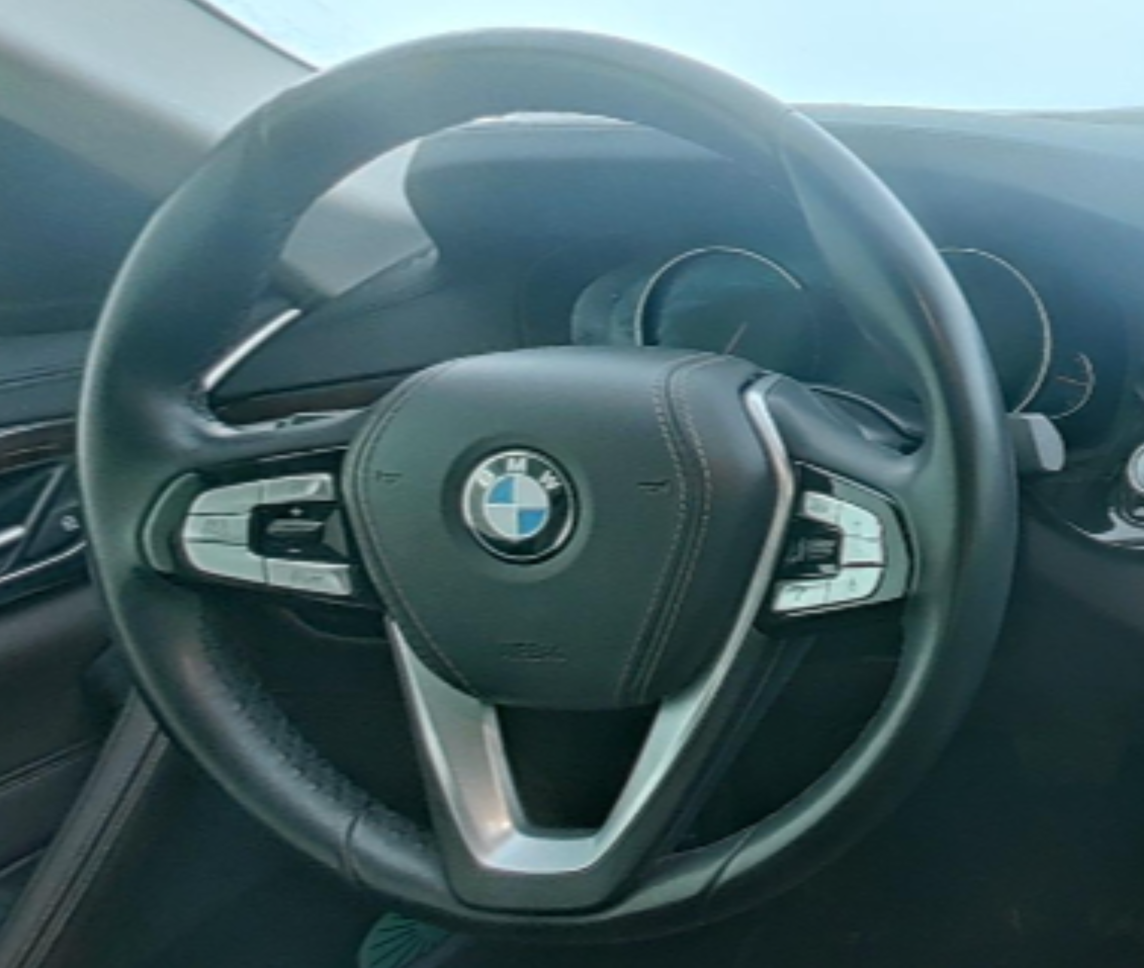 BMW 5 Series 2018 — фото 10