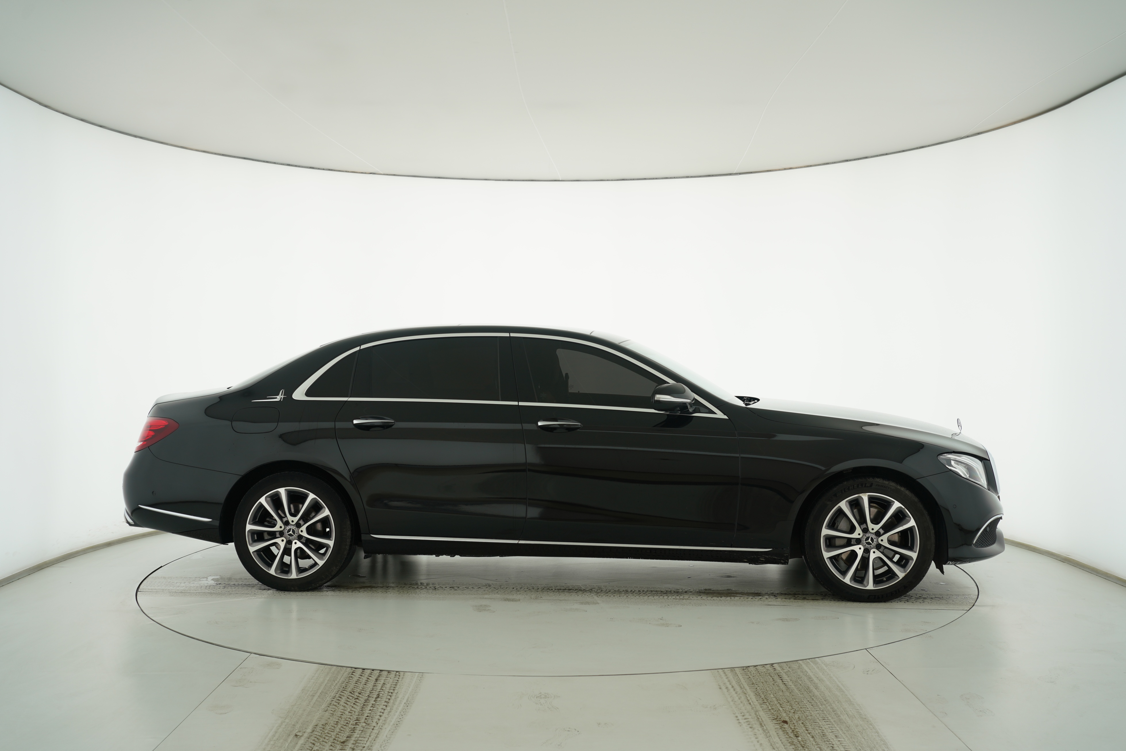 Mercedes Benz E-Class 2019 — фото 8