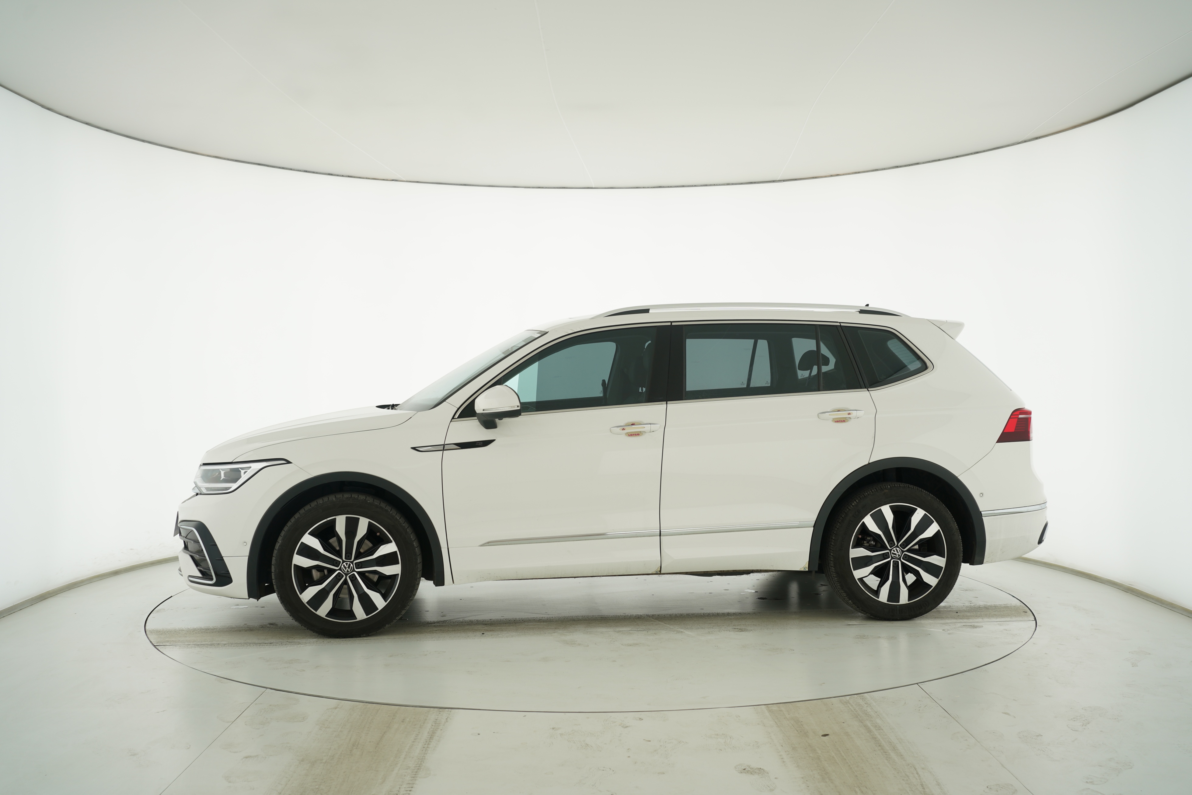 Volkswagen Tiguan L 2022 — фото 7