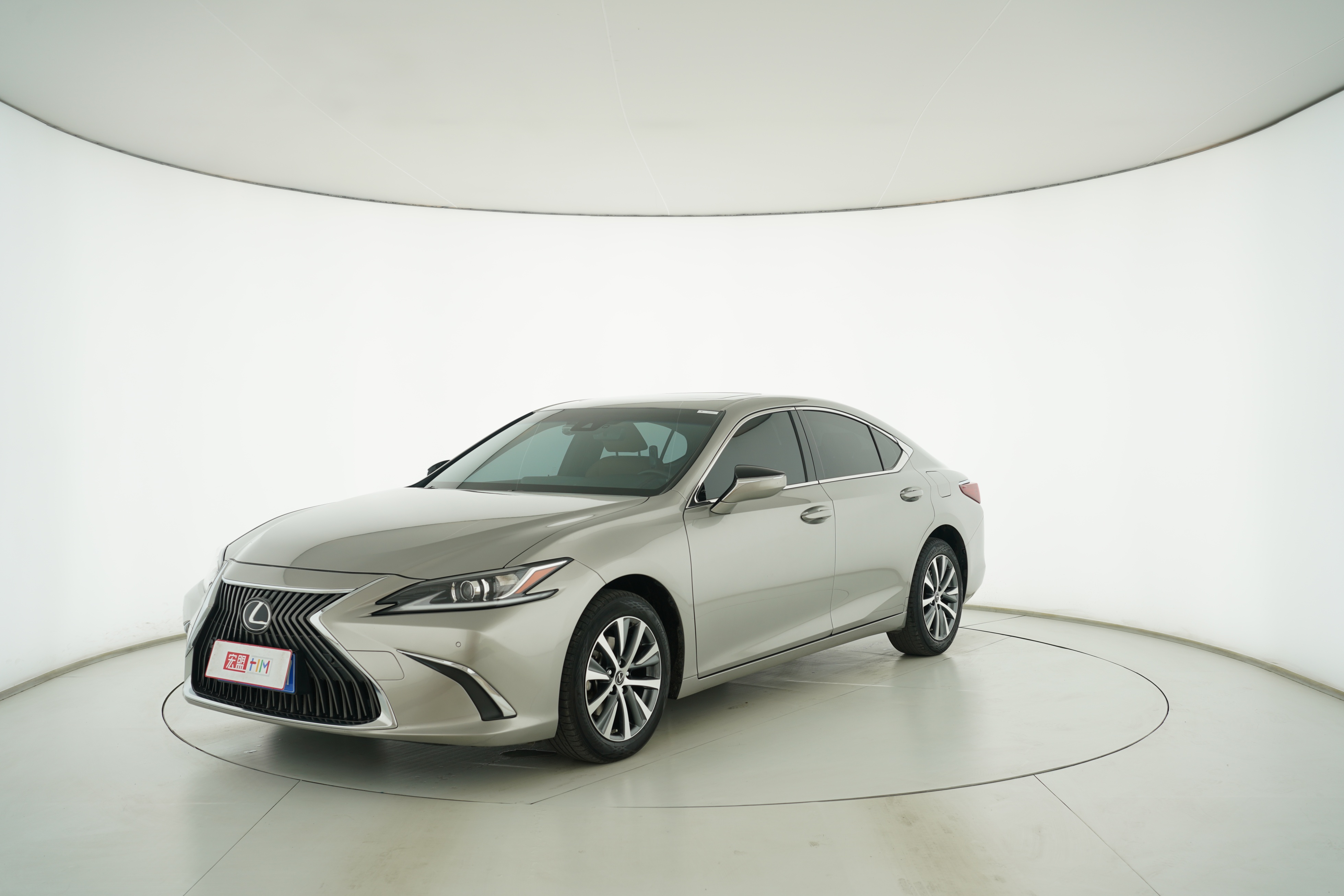 Lexus ES 2021 — фото 1
